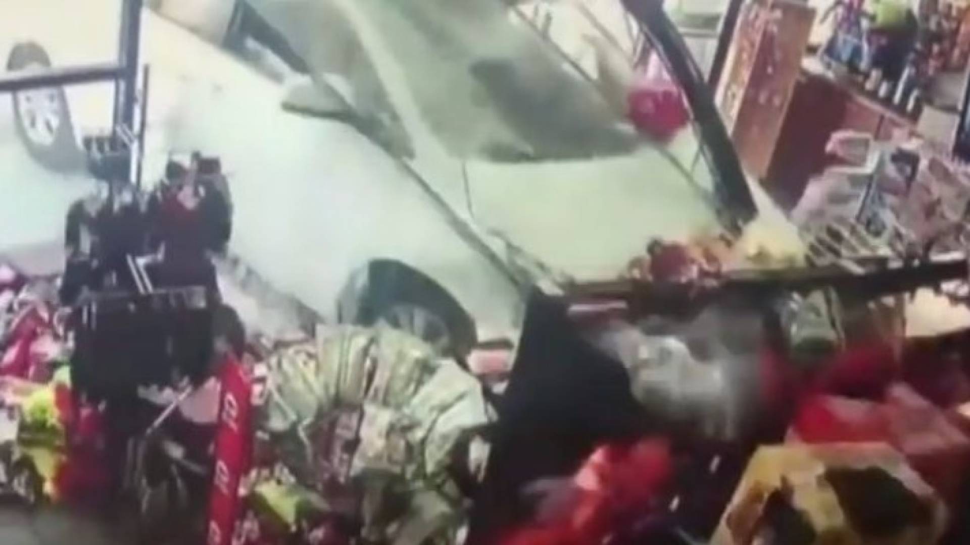 من اقتحام المتجر