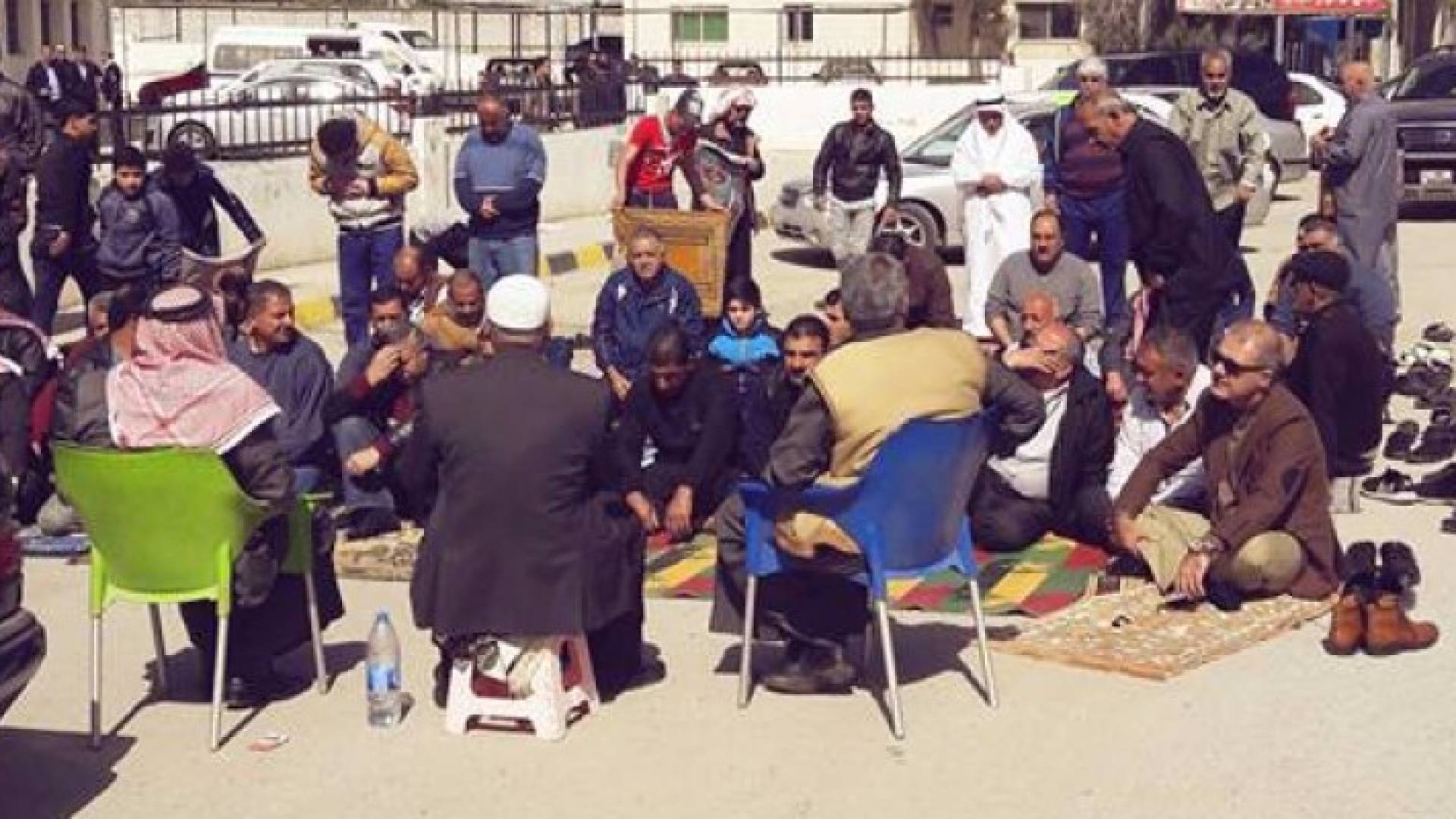 من الاعتصام