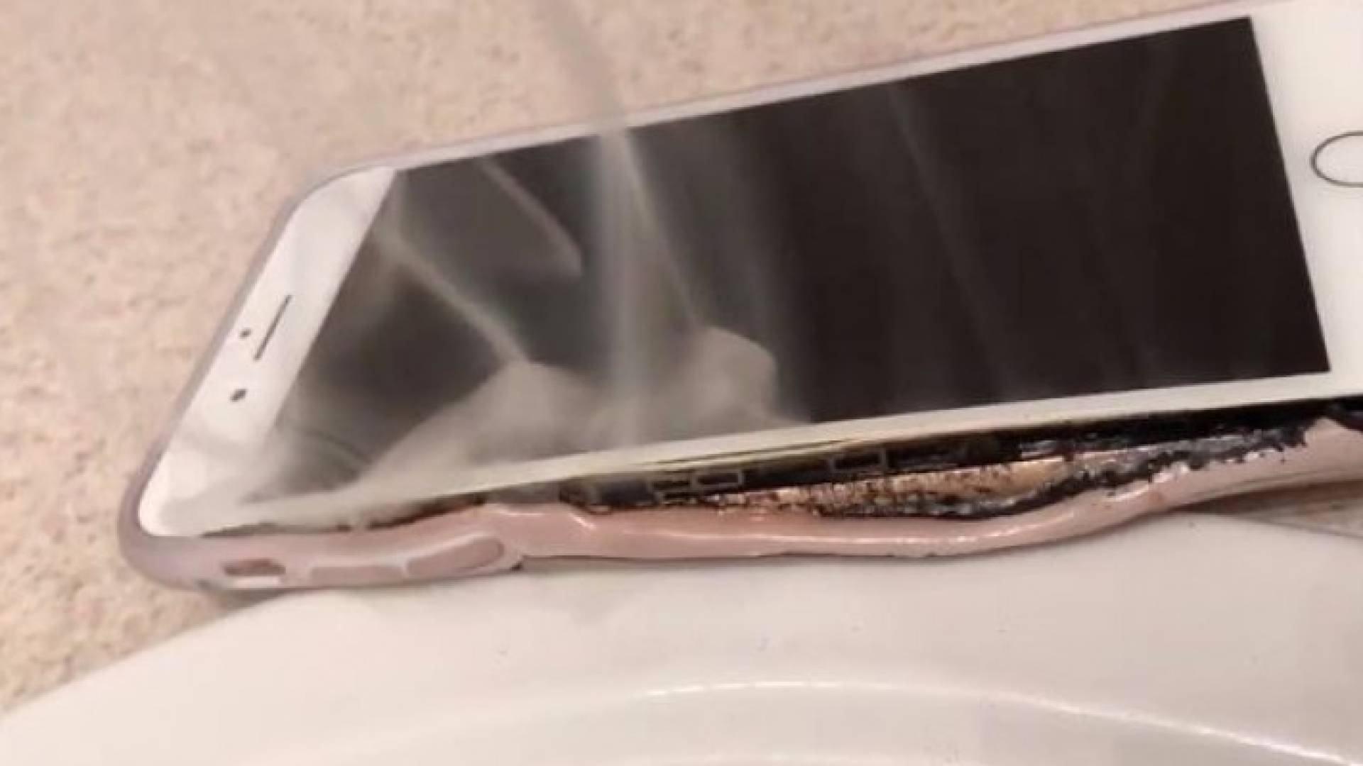 احتراق جهاز آيفون 7 بلس