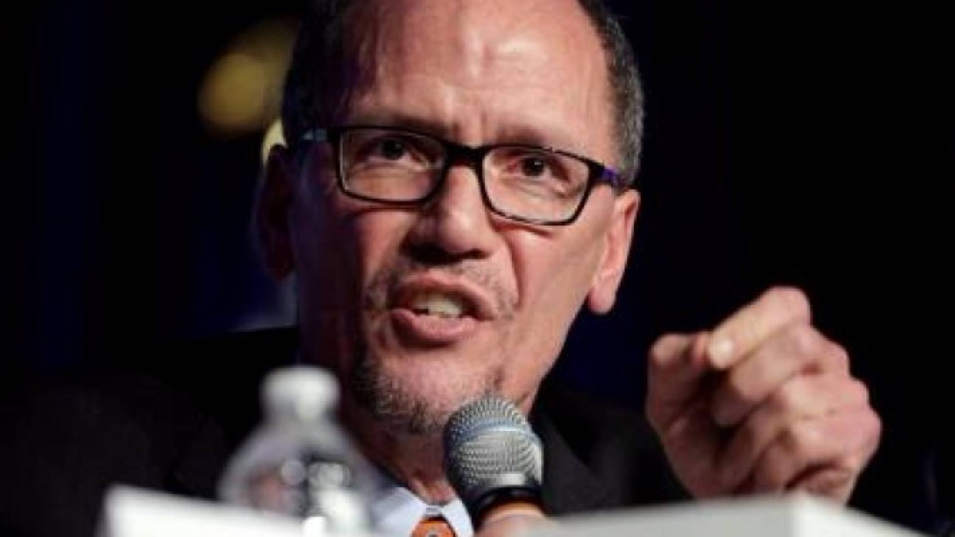 تعهد بيريز بمواجهة ترامب