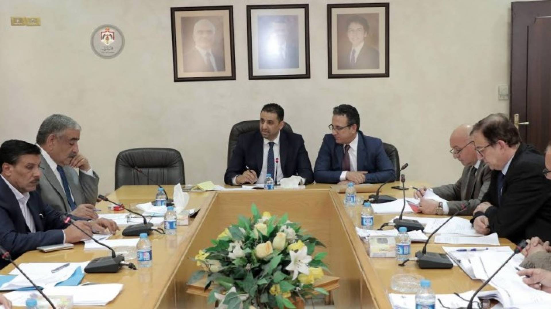 لجنة الخدمات العامة والنقل النيابية