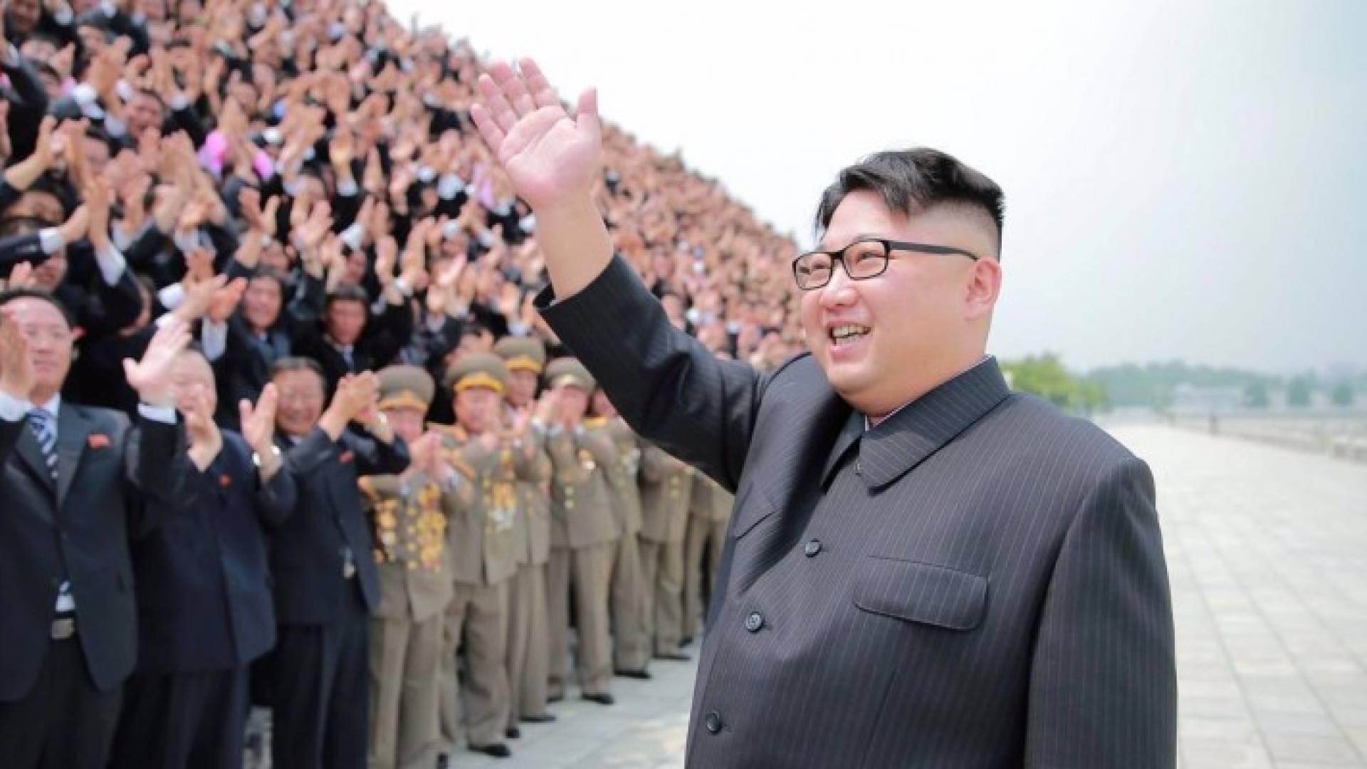 الزعيم الكوري الشمالية كيم جونغ 