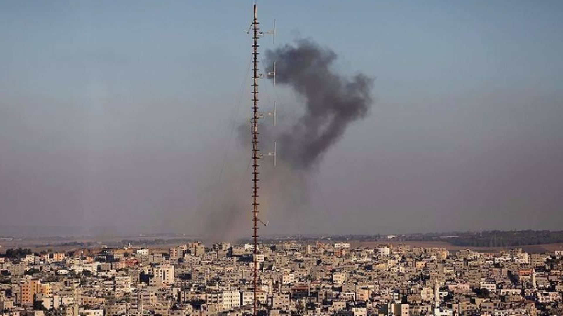 طائرات حربية إسرائيلية قصفت موقعين تابعين لفصائل فلسطينية