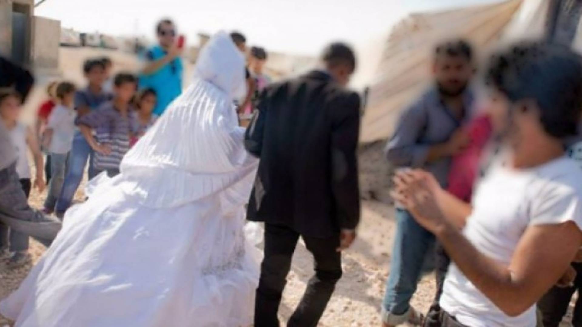 ارشيفية لزواج داخل المخيم