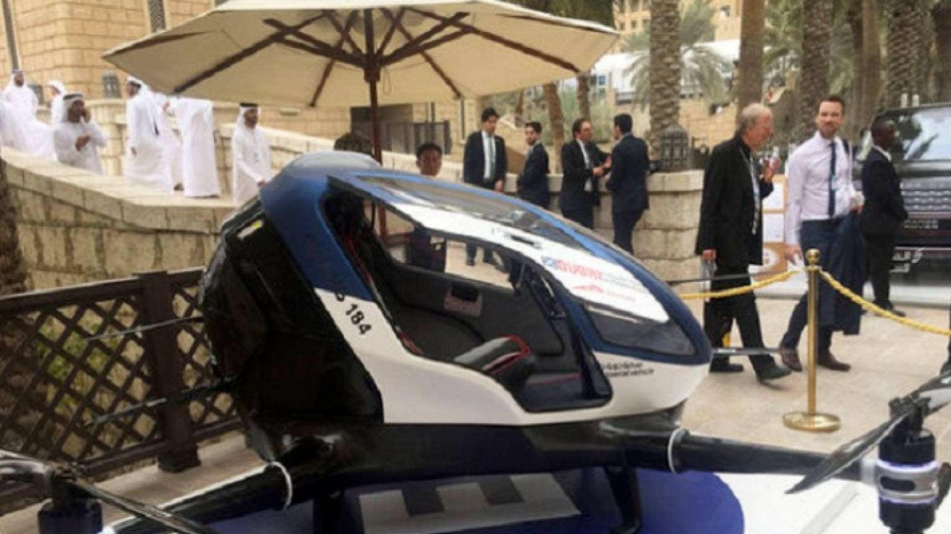 دبي تسبق العالم وتشغل "التاكسي الطائر"