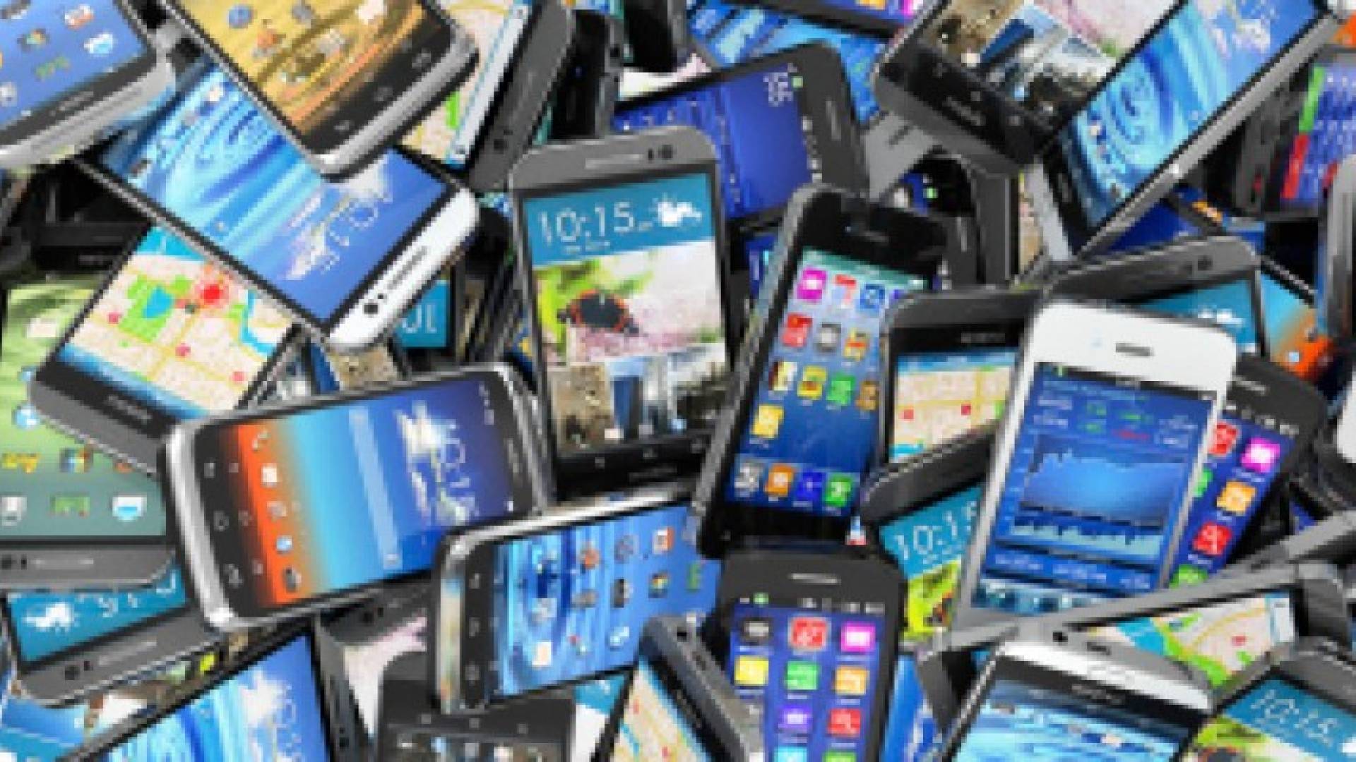 عدد الهواتف المحمولة الموجودة وصل الـ 8 مليارات وهو عدد يفوق التعداد السكاني في العالم بأسره