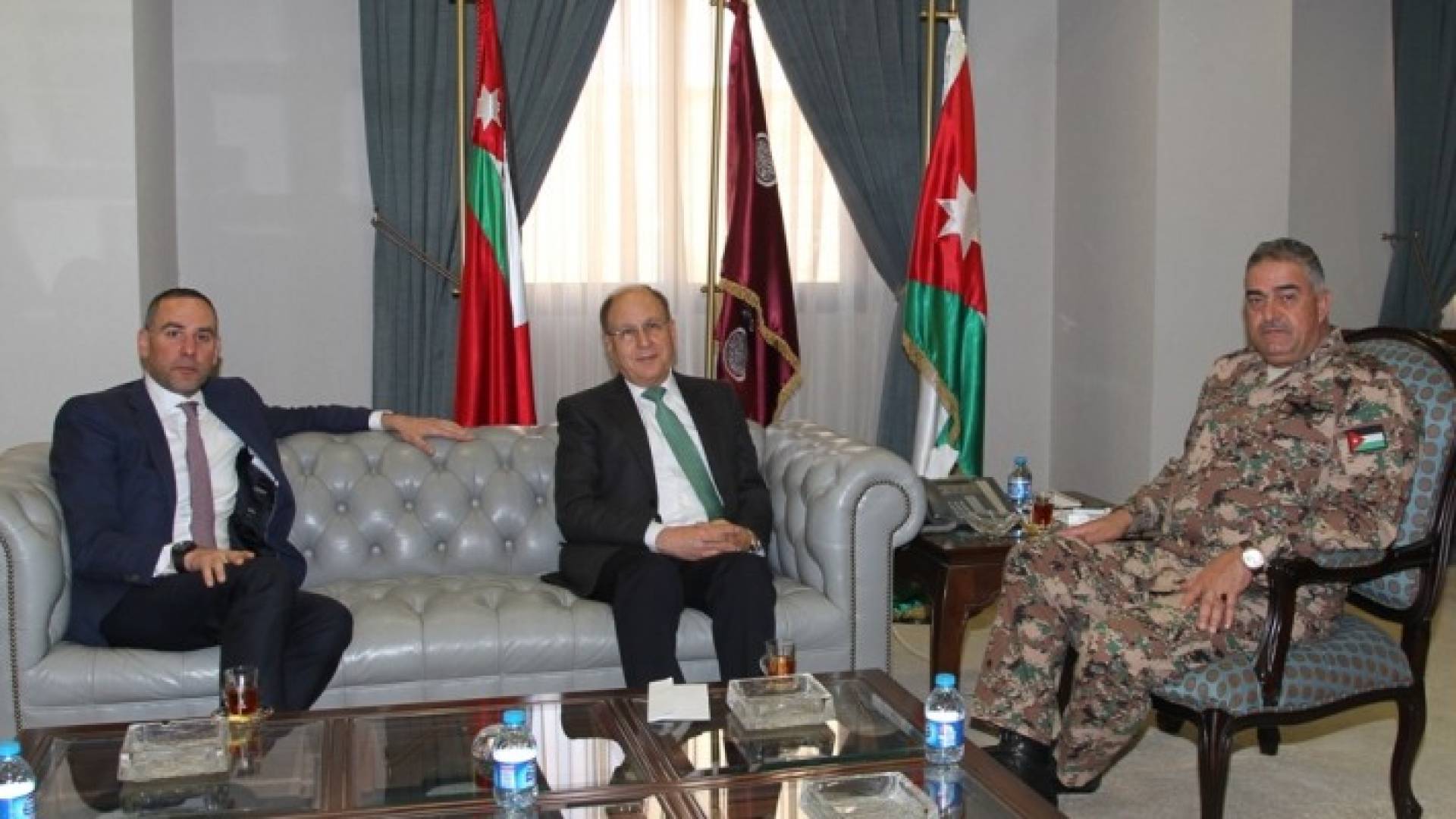 صور خلال استقبل رئيس هيئة الأركان المشتركة رئيس غرفة صناعة 