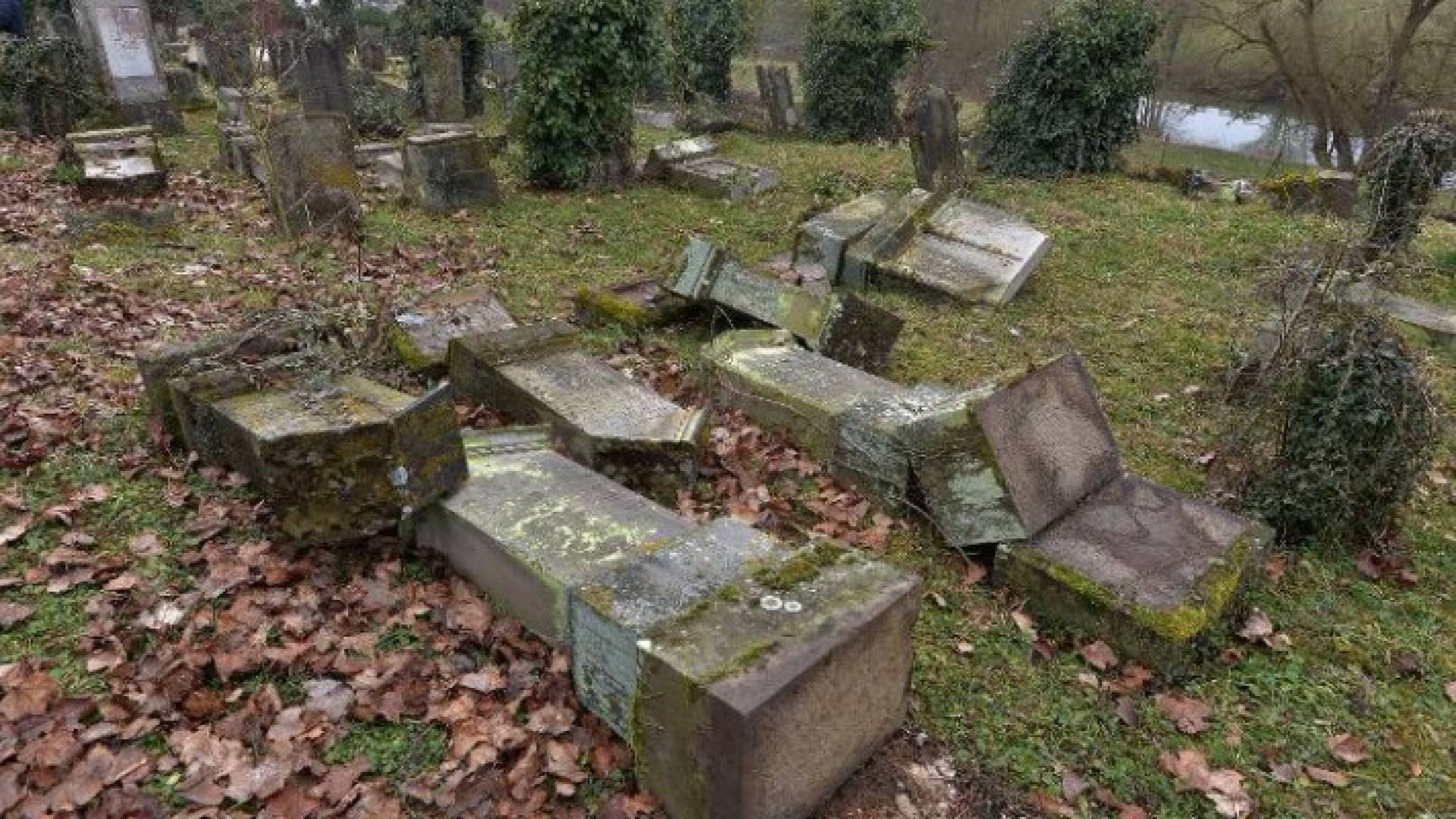 اعمال التخريب للمقابر اليهودية في امريكا 