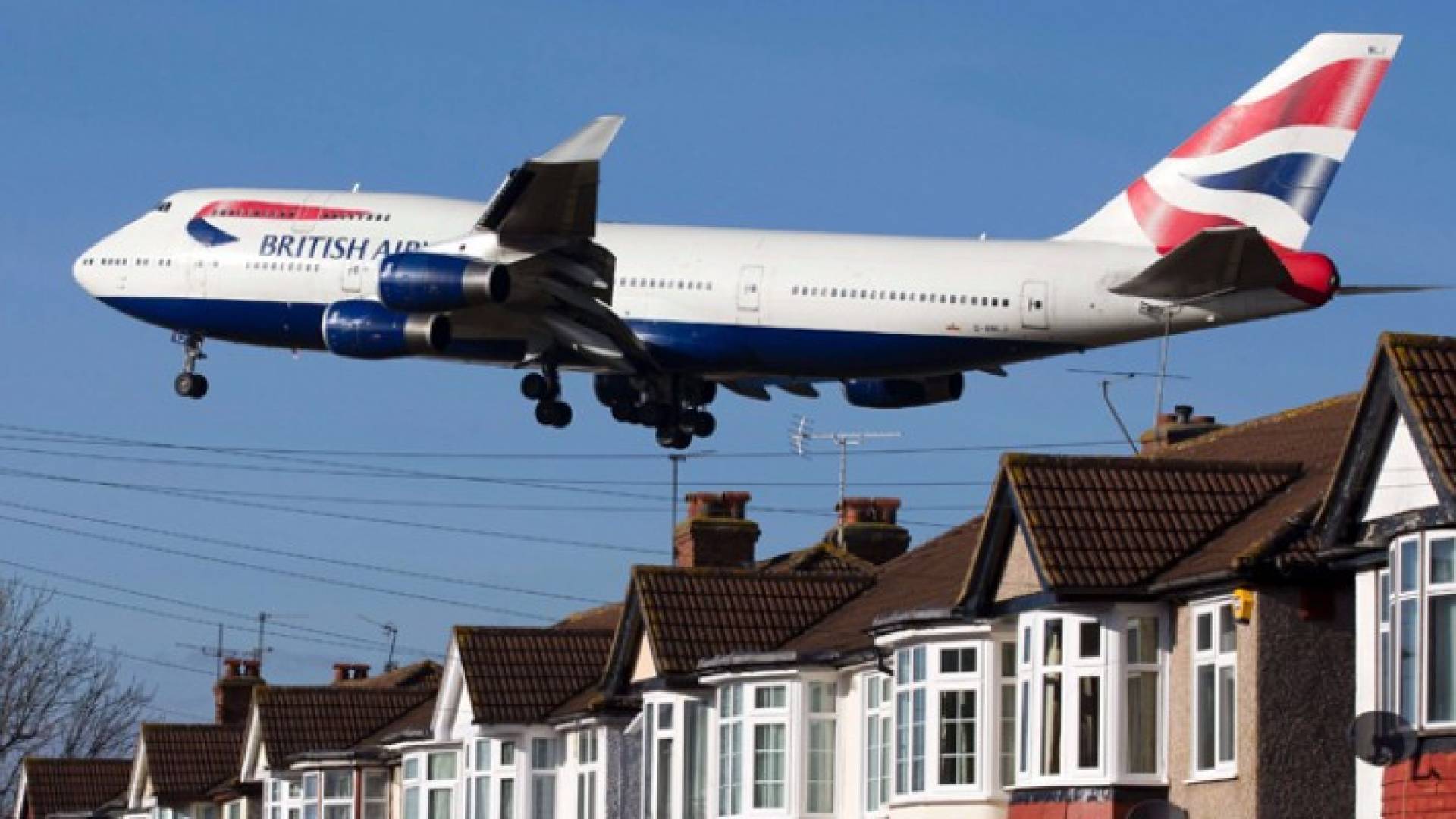 الفأر ألغى الإقلاع وجرى تحويل الركاب إلى طائرة أخرى