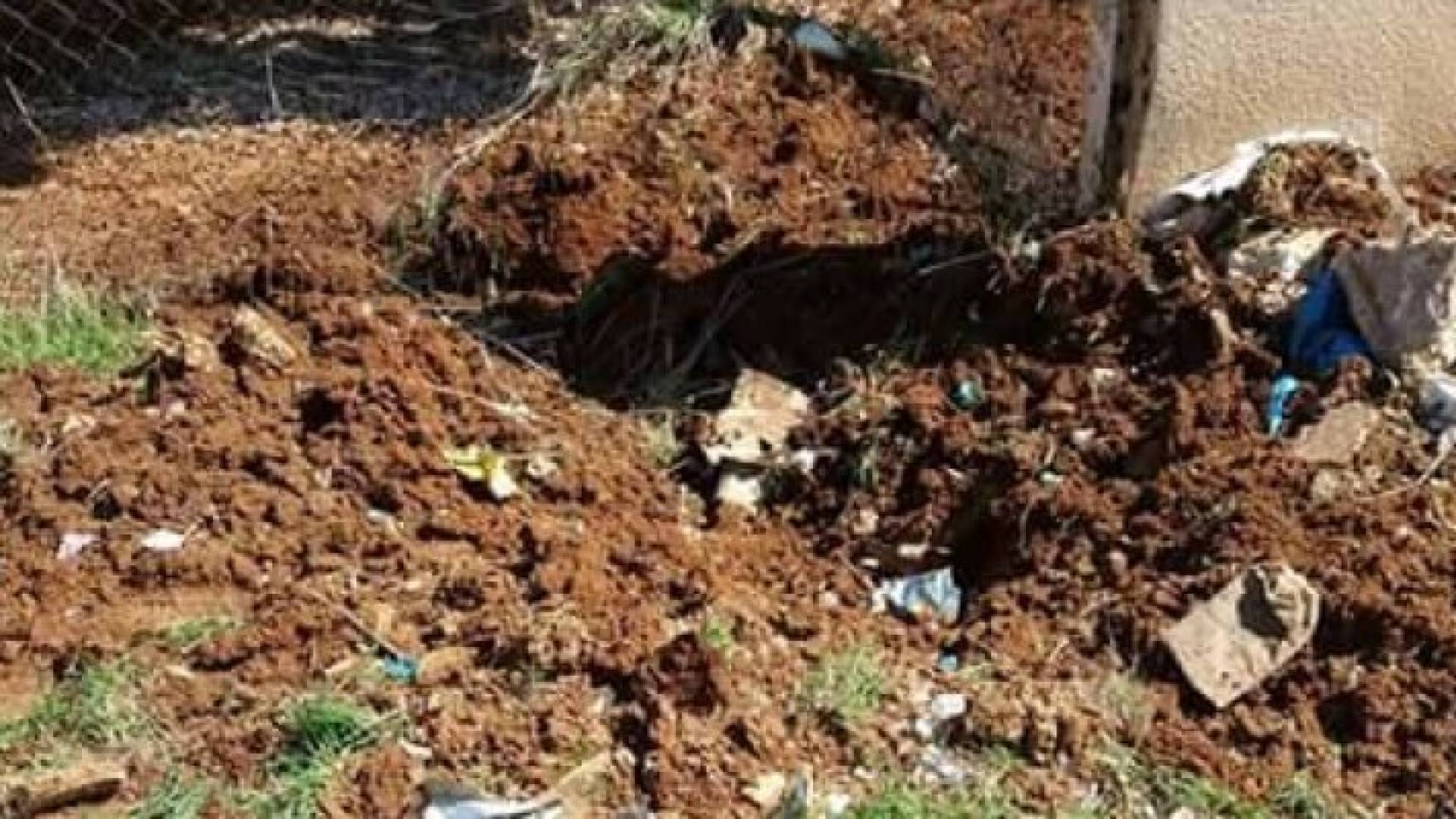 صورة من مكان سقوط القذيفة