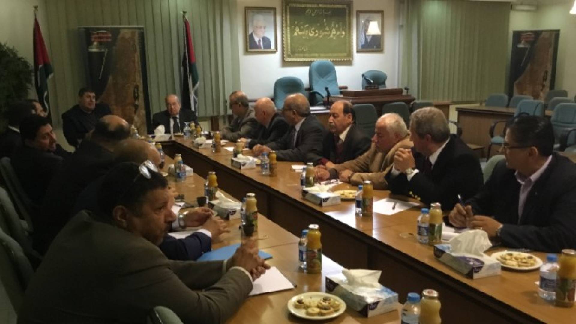 الزعنون خلال استقباله للجنة فلسطين النيابية في مجلس النواب الأردني