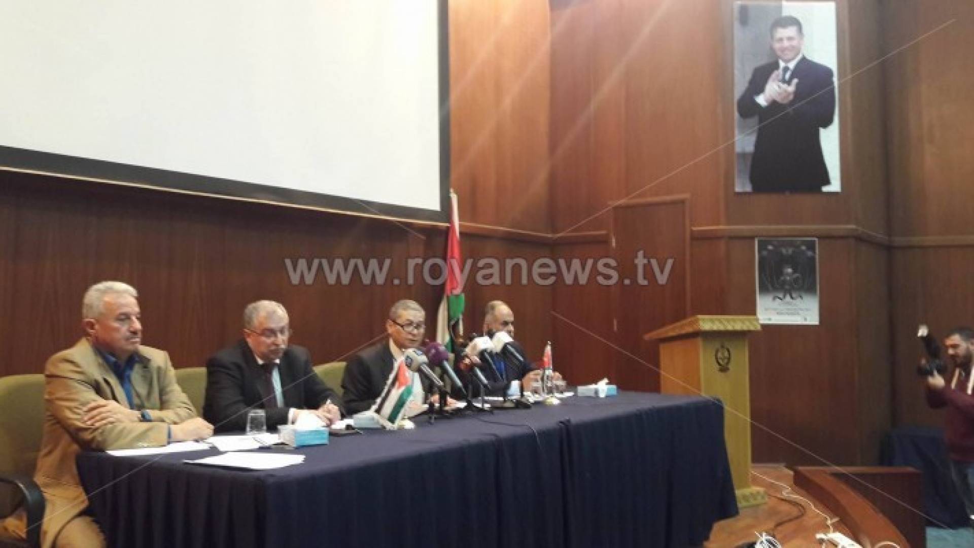 صورة خلال المؤتمر الصحفي 