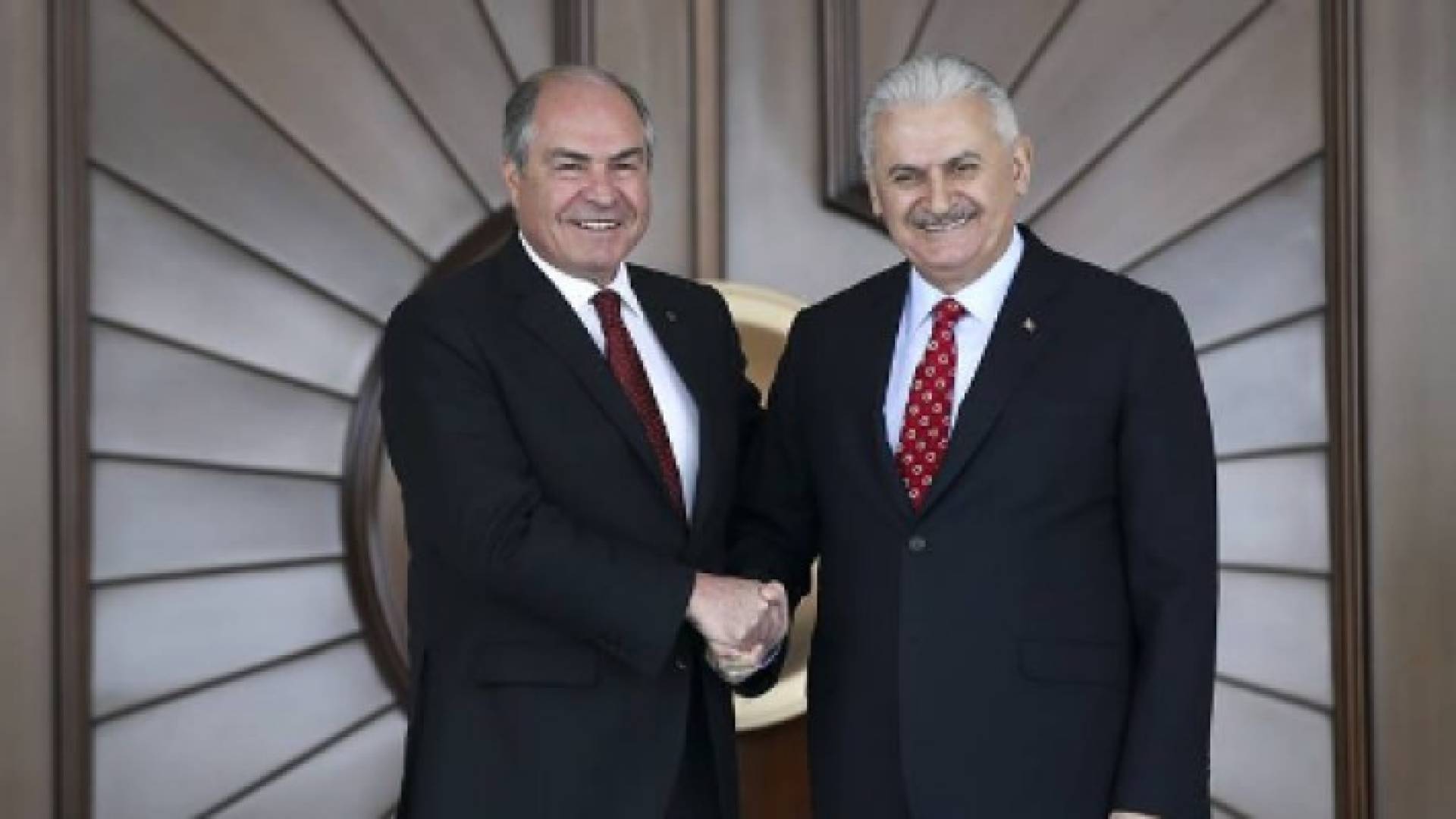 صور استقبال الملقي إلى تركيا