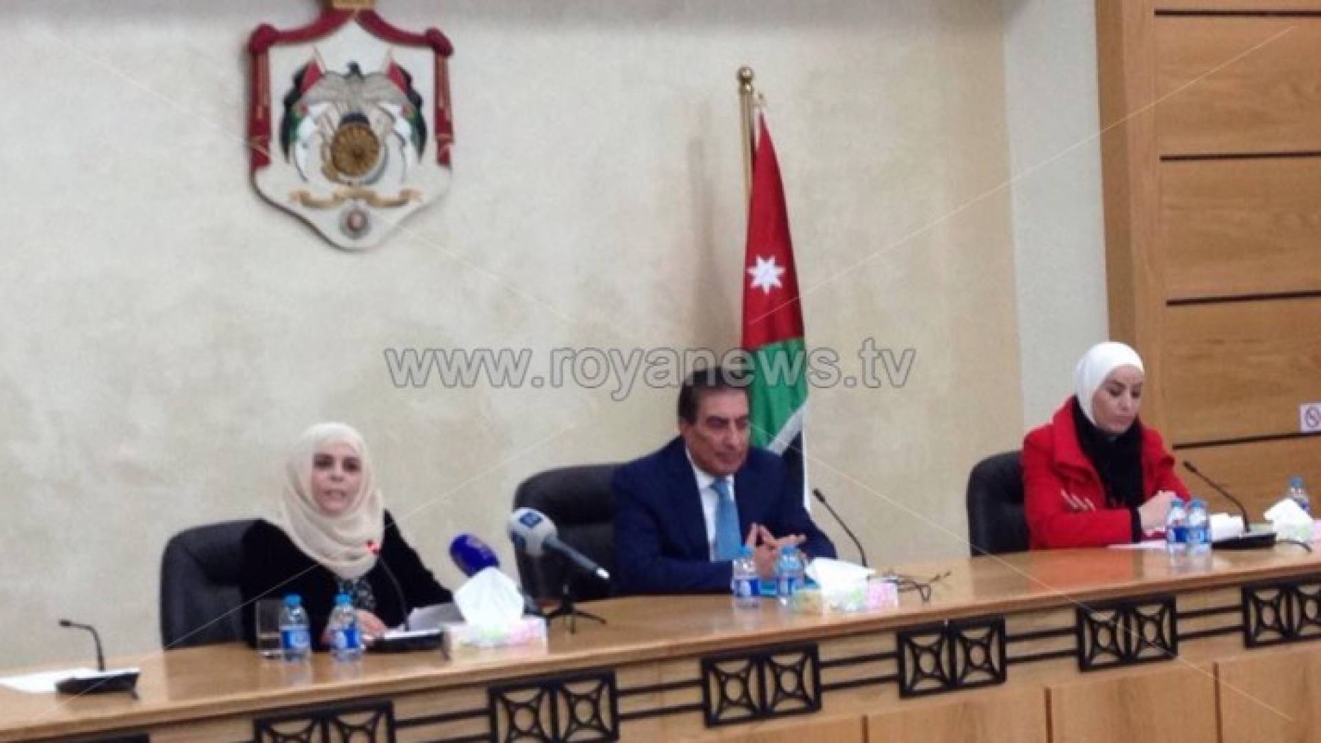 الطراونة يكرم النائبات بمناسبة يوم المرأة العالمي 