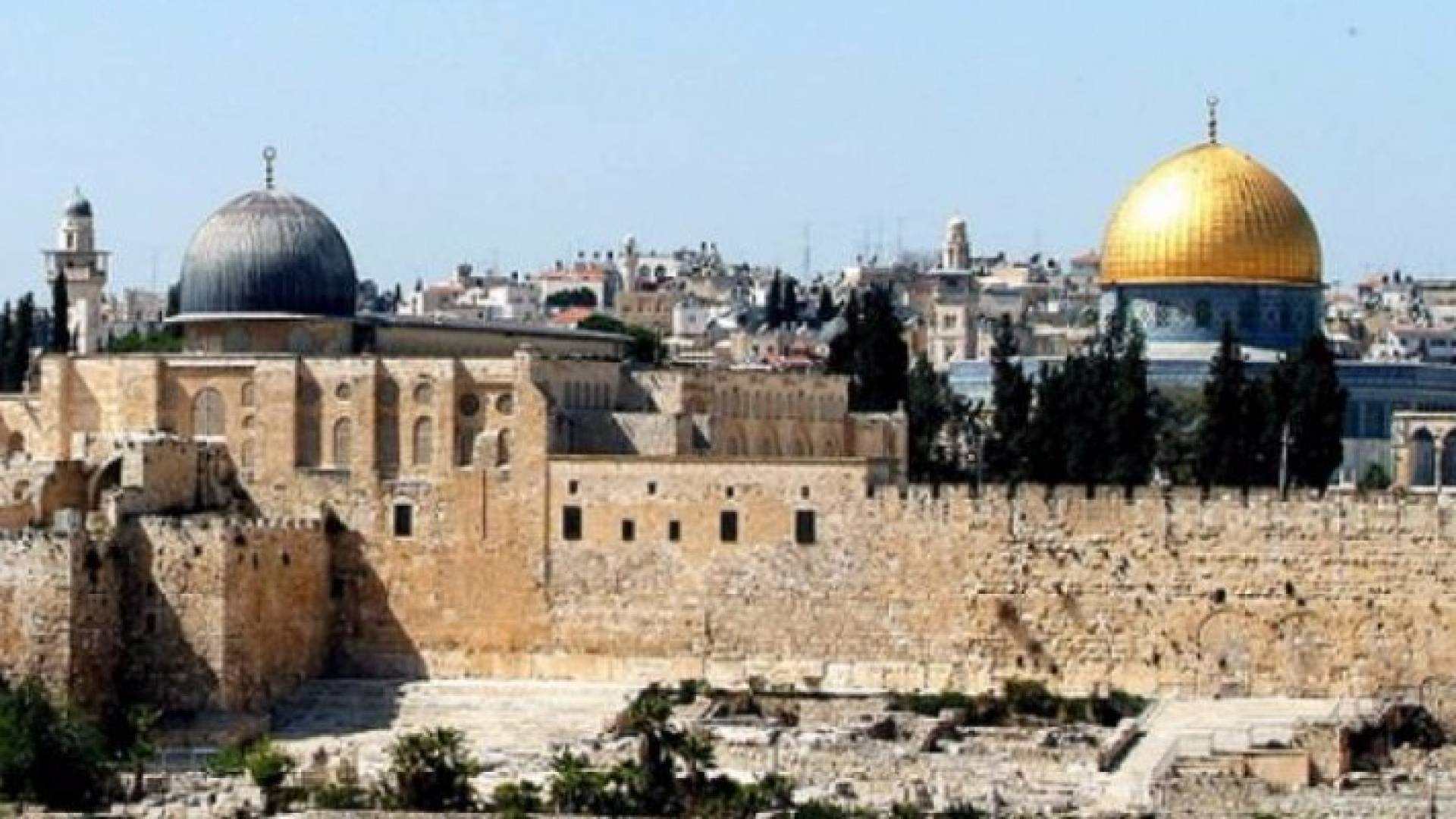 القانون يمنع الآذان بالقدس وفي الداخل