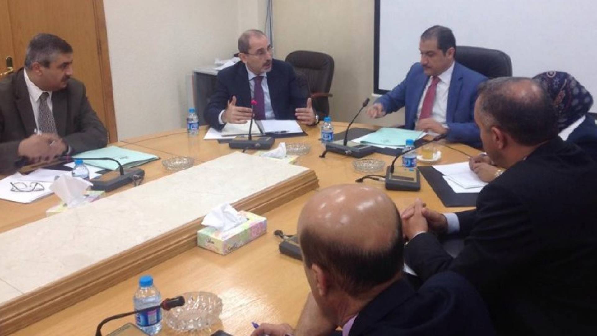 من الاجتماع