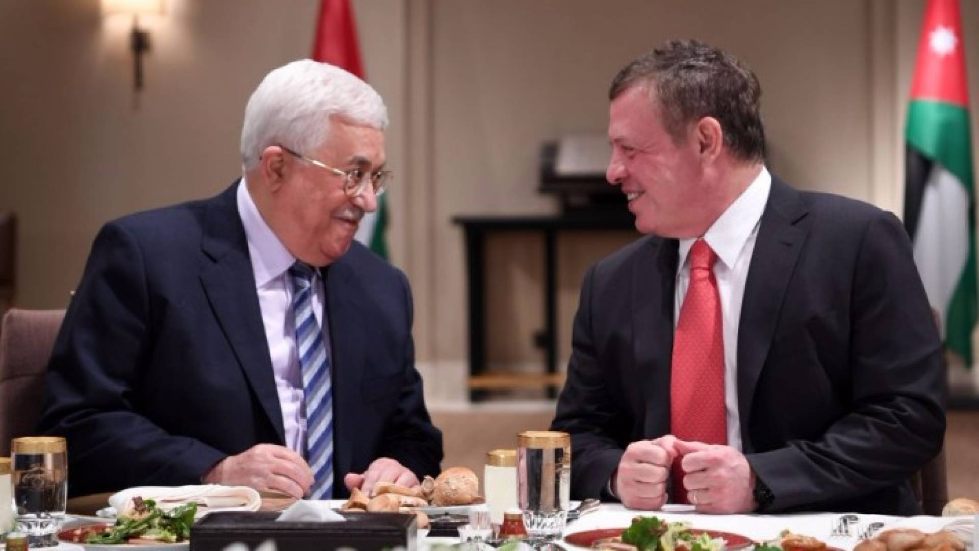 ارشيفية للملك وعباس