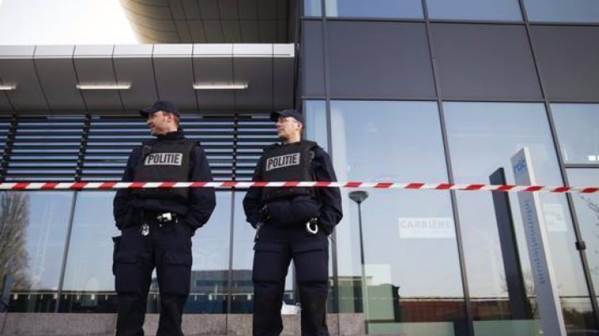 عناصر من الشرطة الولندية 