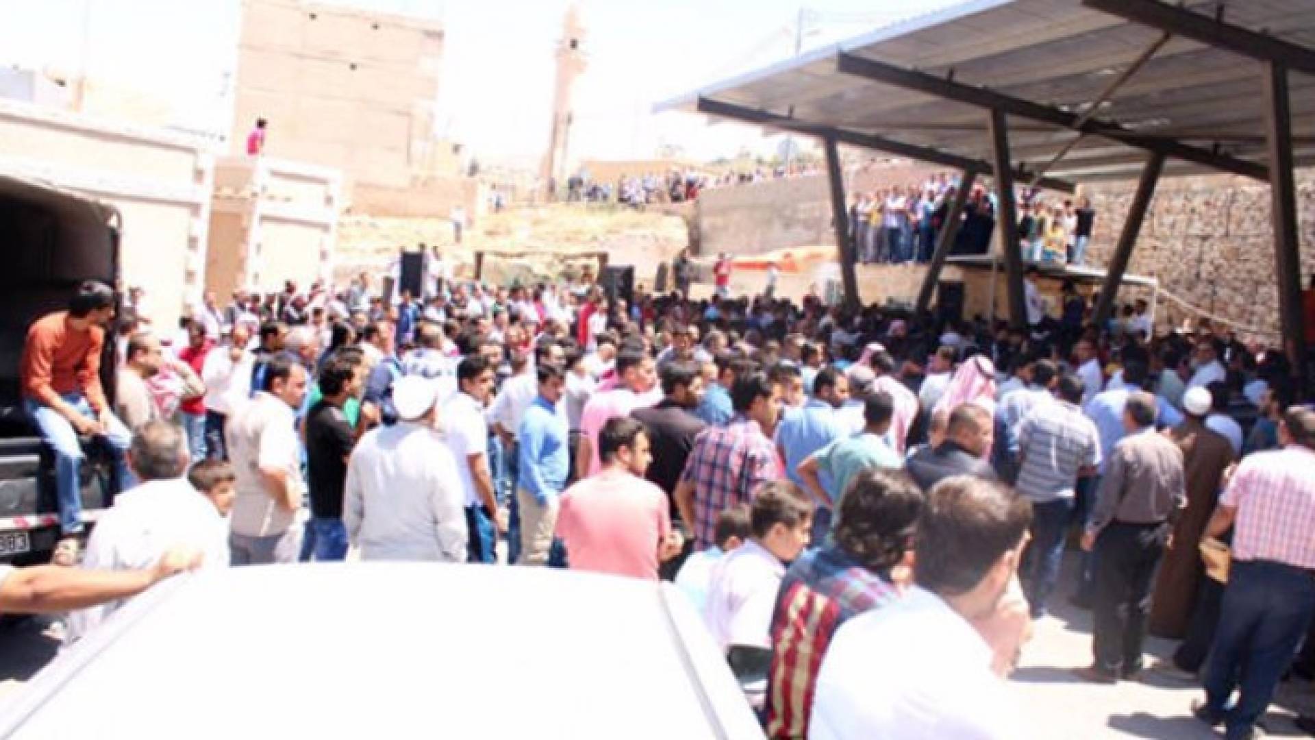 متضررو البيع الآجل يتجمهرون في البتراء احتجاجا على الحجز على اموال التجار في البتراء مؤخرا 