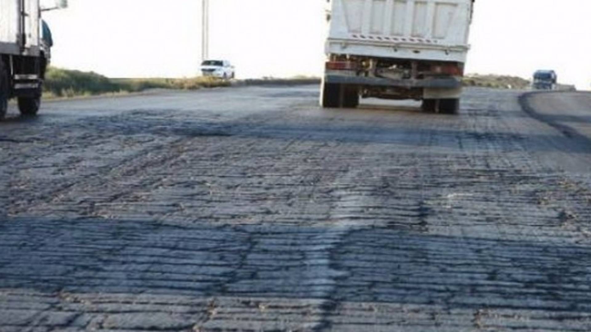 ارشيفية للطريق الصحراوي