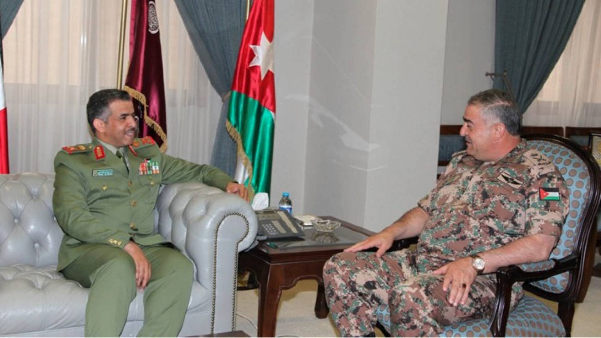 رئيس هيئة الأركان يستقبل وفدا من الحرس الوطني الكويتي