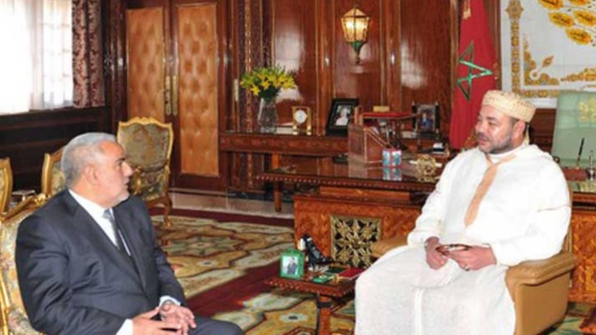 العاهل المغربي يعفي رئيس الحكومة من منصبه 