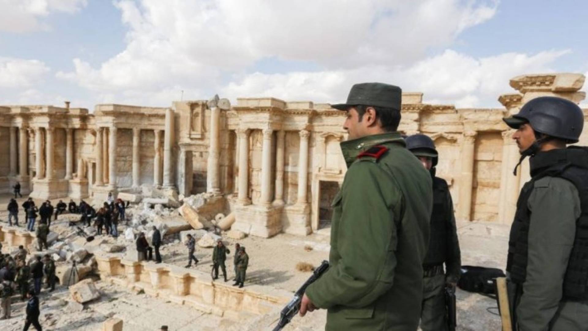 جنود روس في مدينة تدمر وسط البلاد