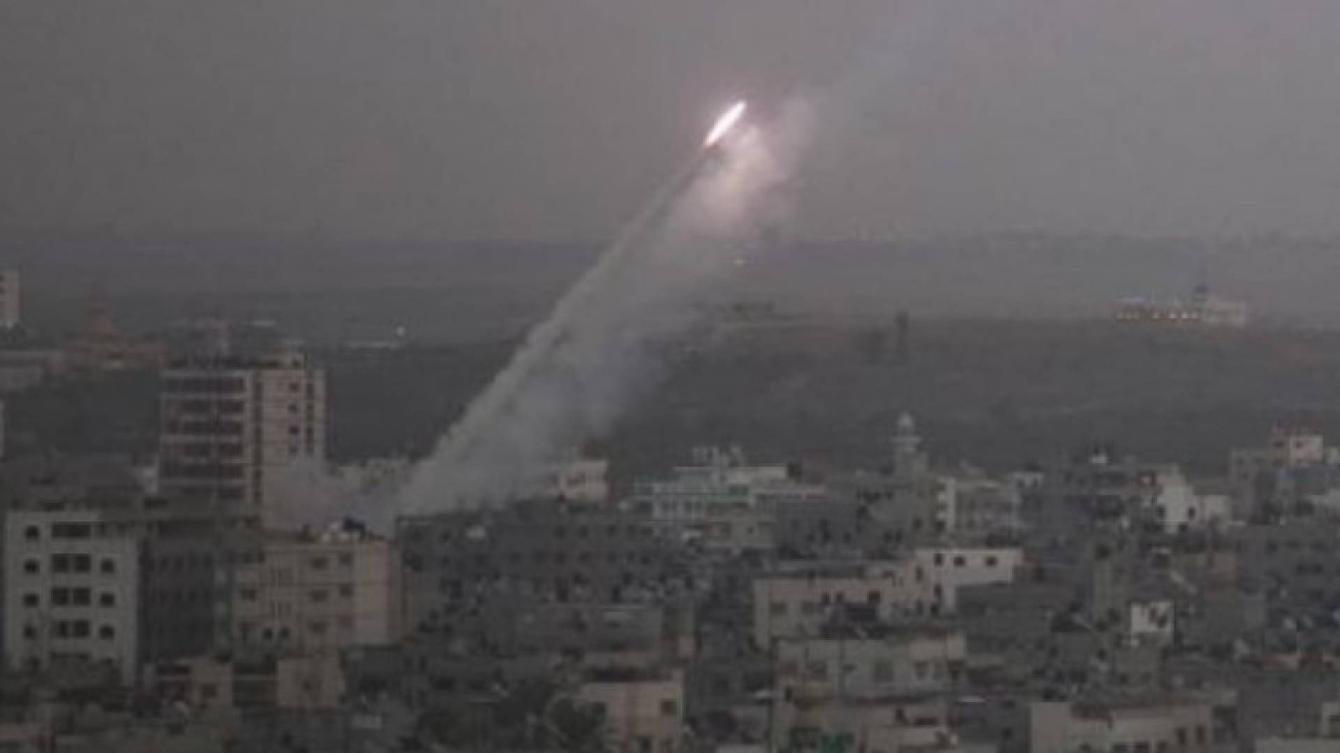 سقوط صاروخ بمنطقة مفتوحة بغلاف غزة