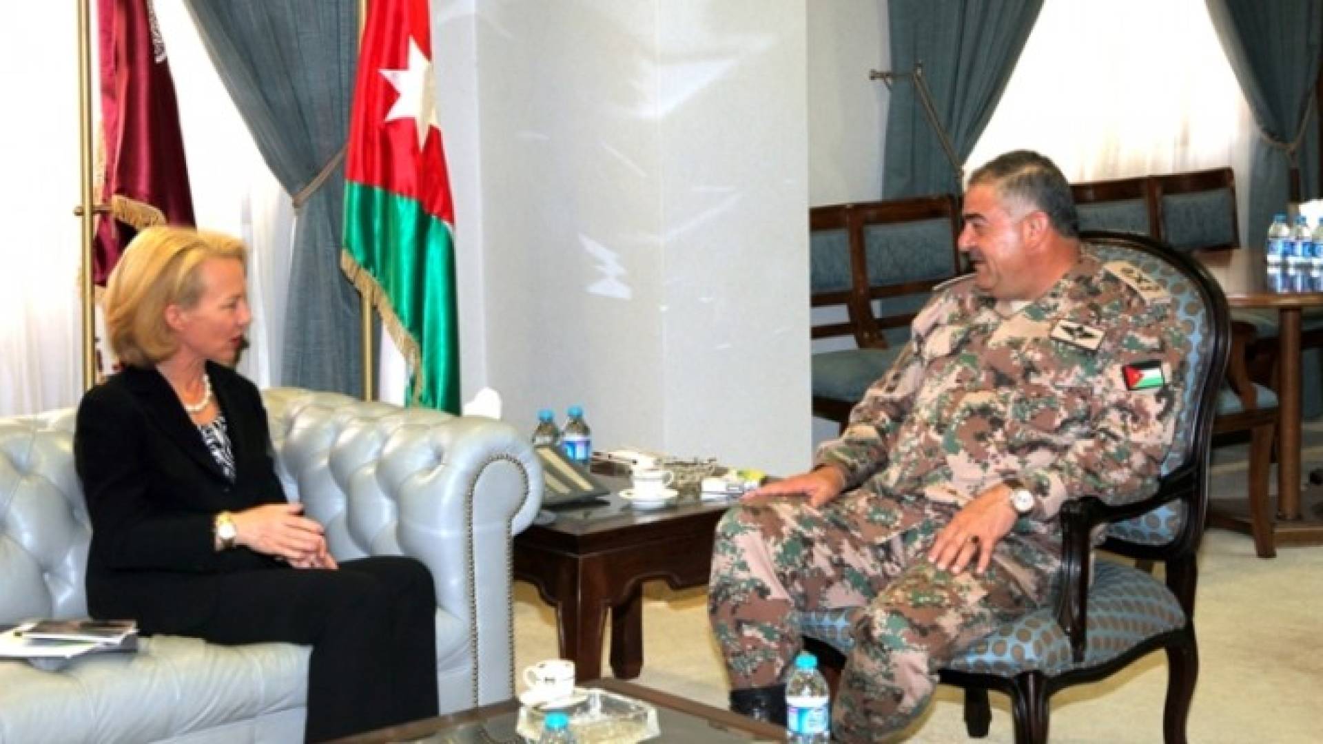 رئيس هيئة الأركان المشتركة والسفيرة الأمريكية 