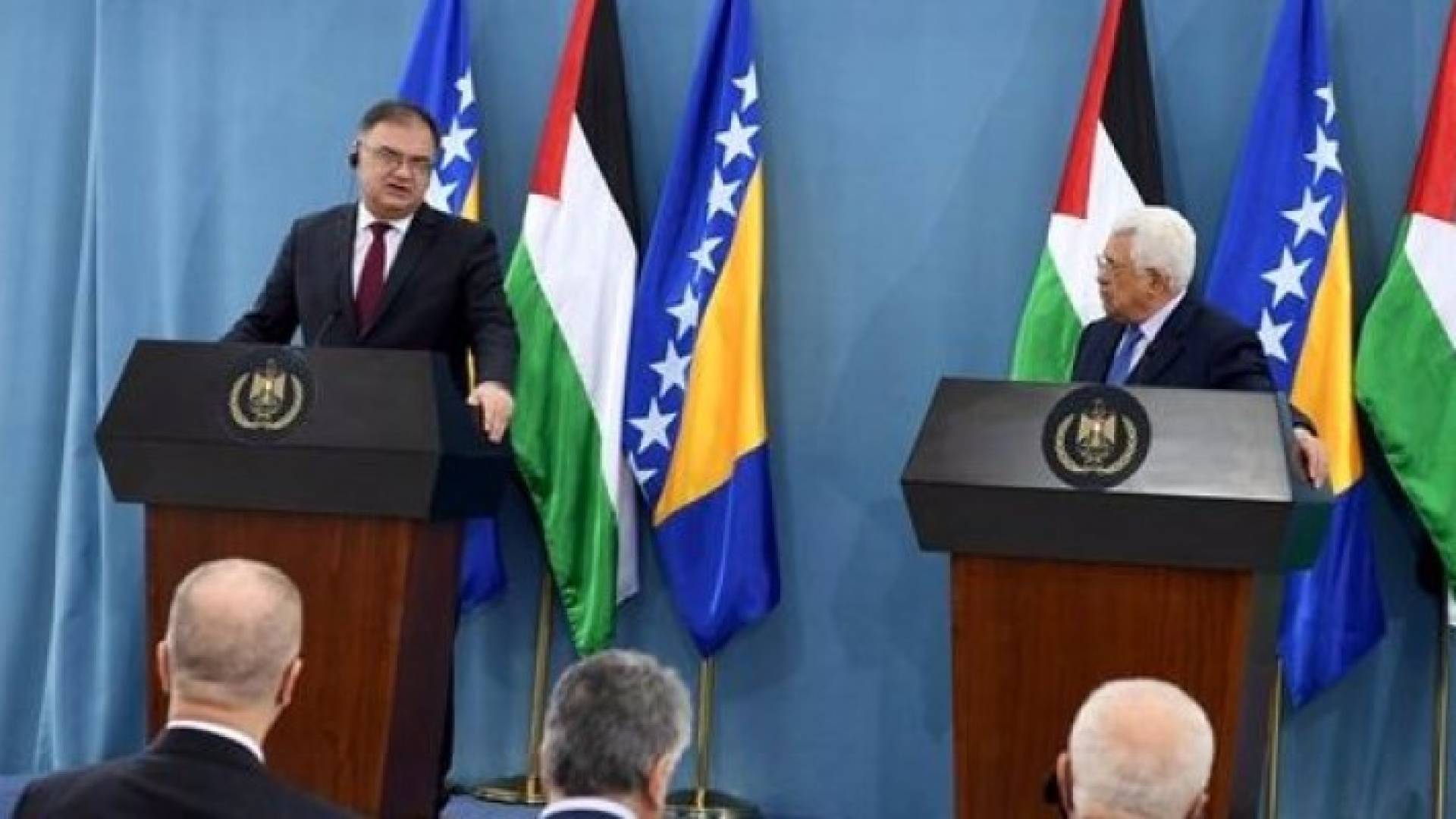 اثناء المؤتمر الصحافي