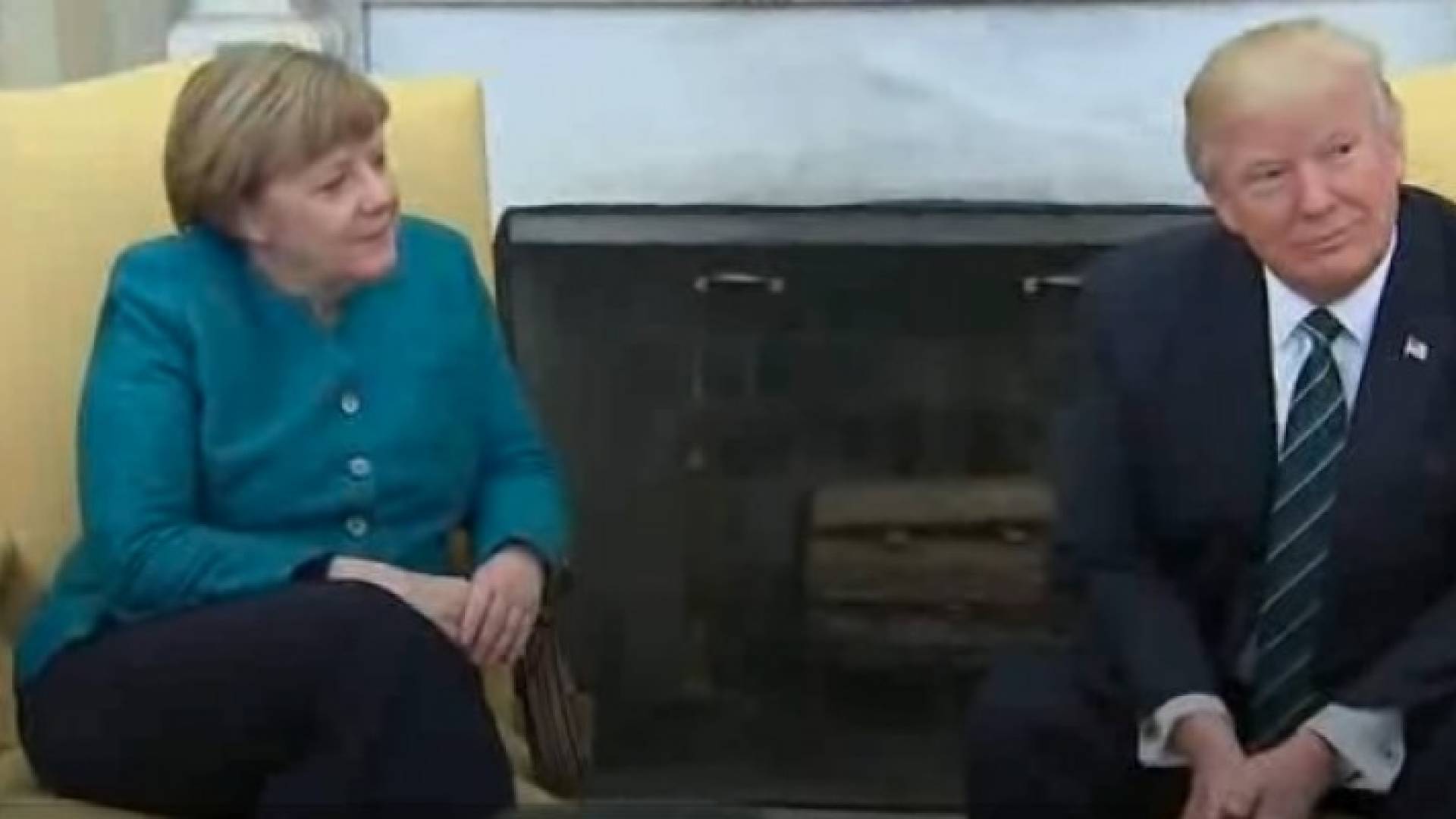 أثناء لقاء ترامب وميركل