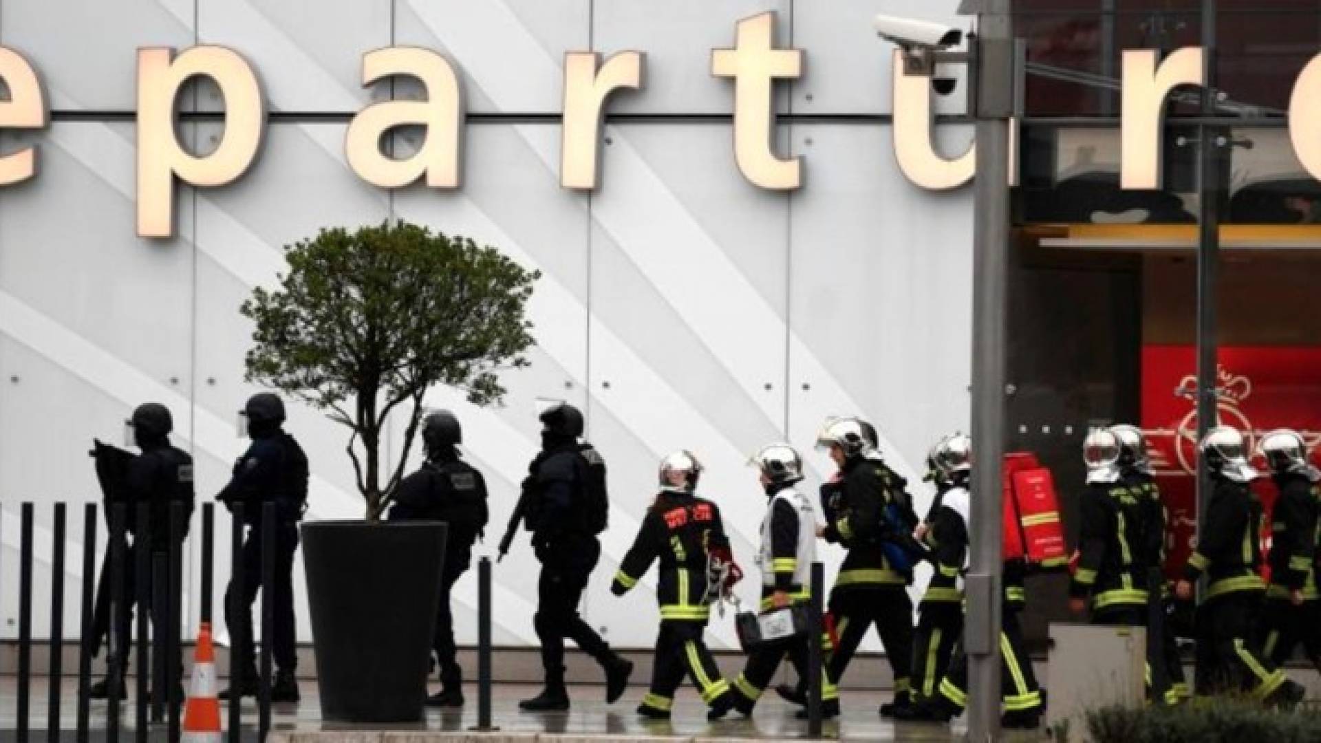 الشرطة الفرنسية انتشرت في محيط مطار أورلي