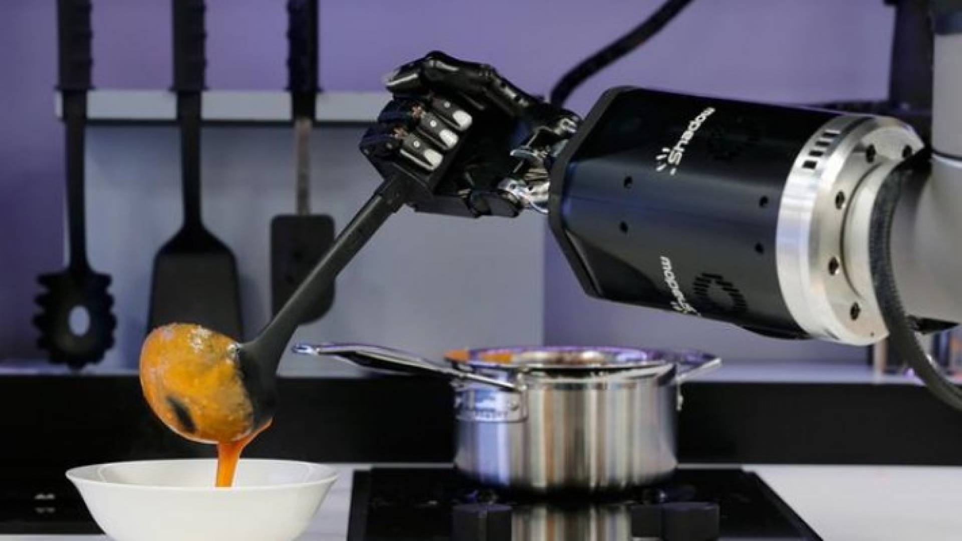علماء ألمان من تطوير روبوتات تستطيع الطبخ