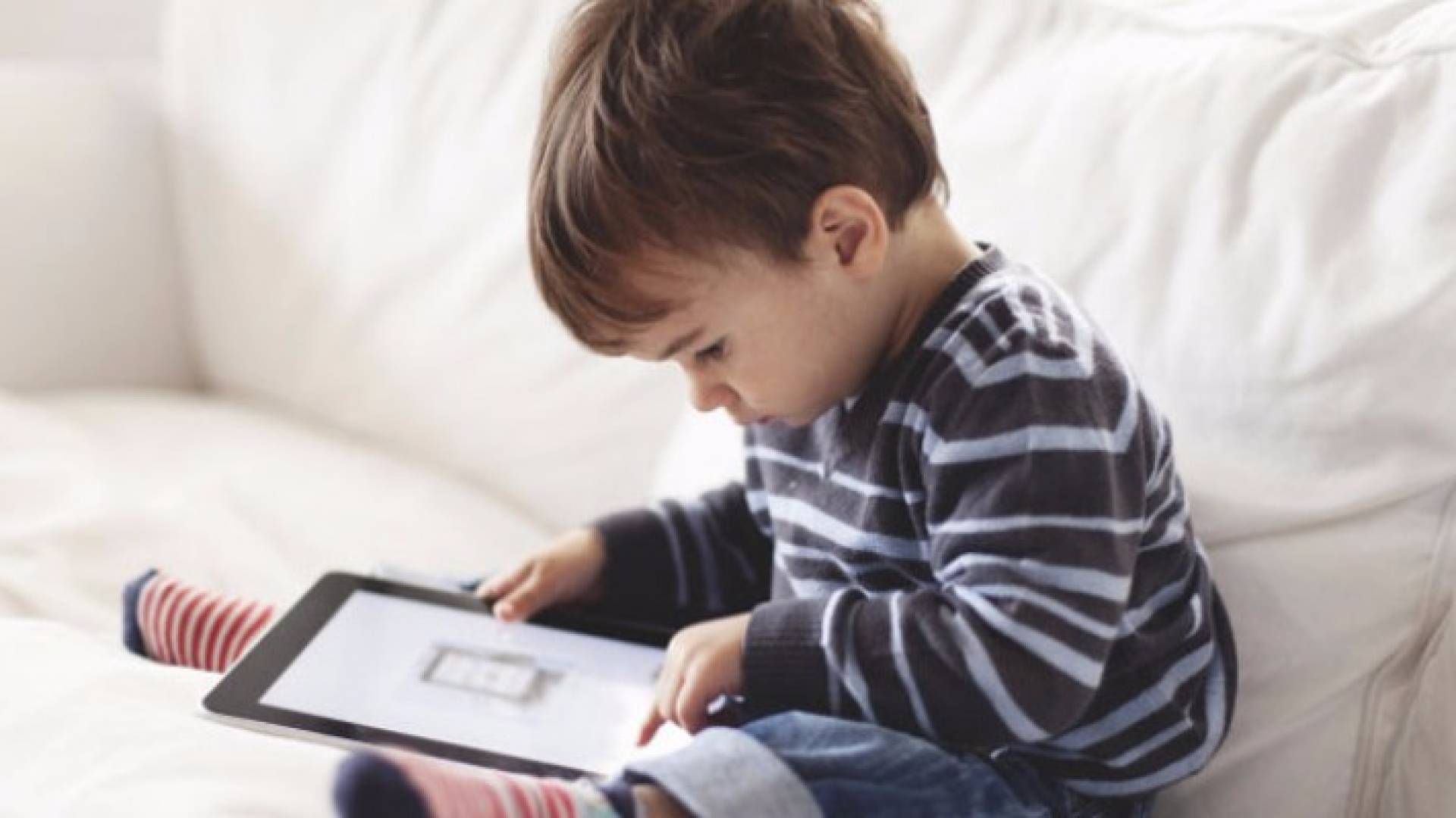 الإدمان على التكنولوجيا يمكن أن يبدأ منذ سنوات الطفولة المبكرة