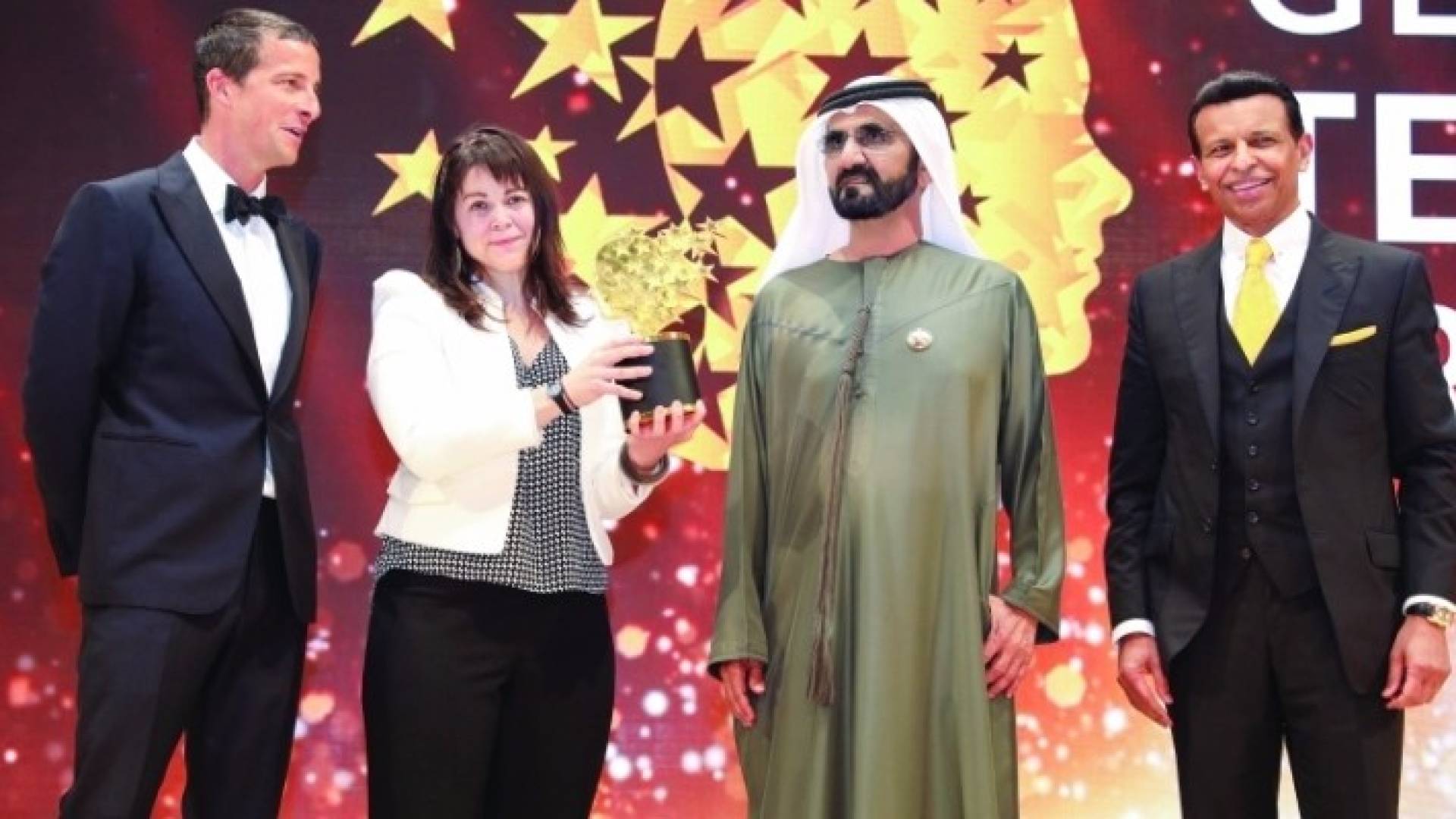  حاكم دبي يمنح امرأة مليون دولار