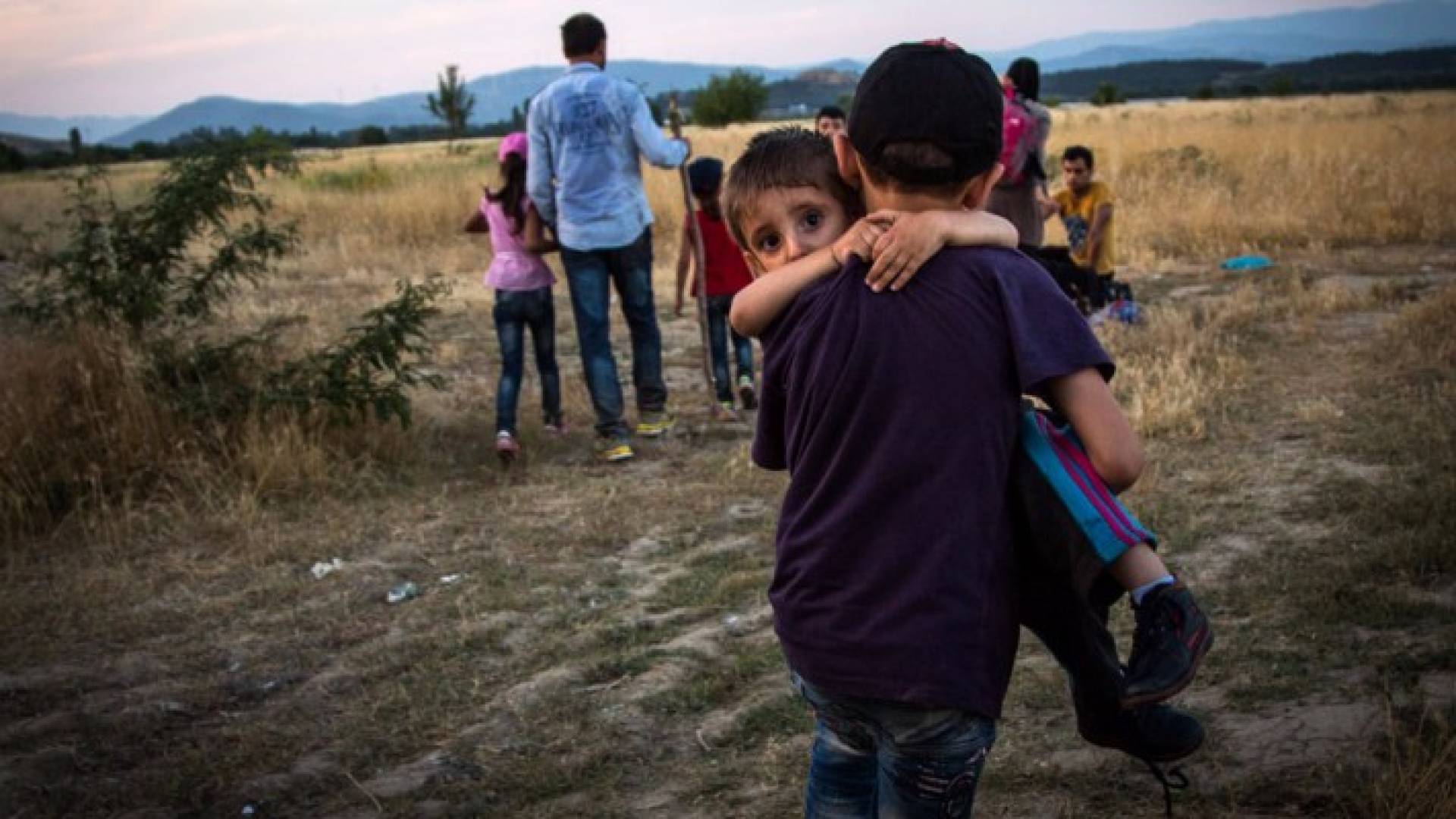 مهاجرون سوريون لحظة عبورهم إلى اوروبا