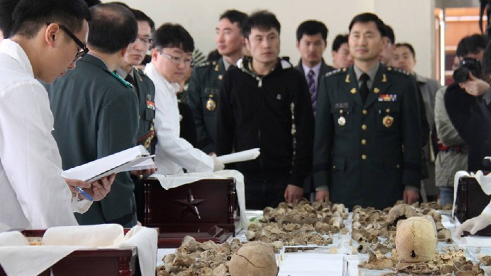 رمم جنود كوريون بقايا لعظام 28 جنديا صينيا 