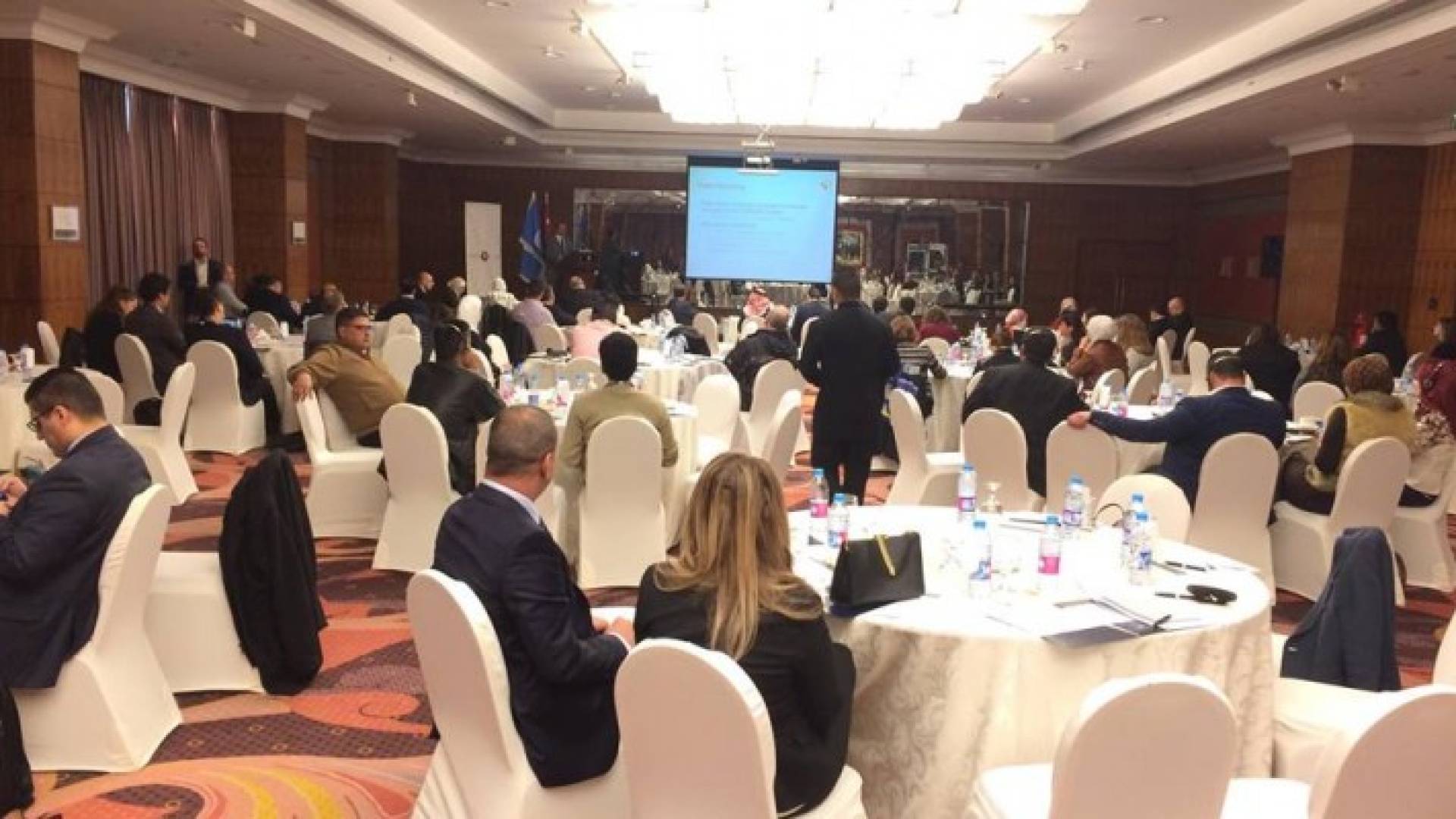 صورة خلال الندوة