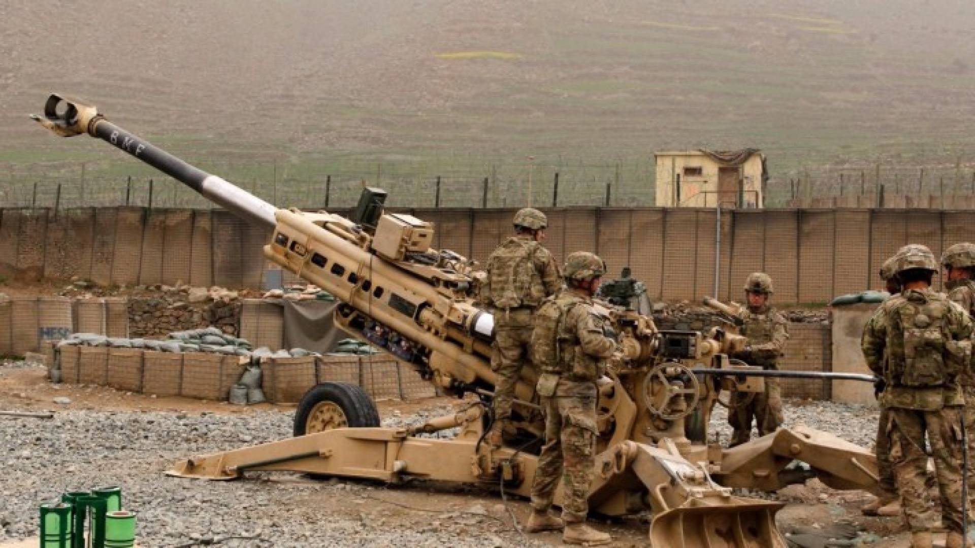 جنود من فرقة المدفعية الأمريكية 