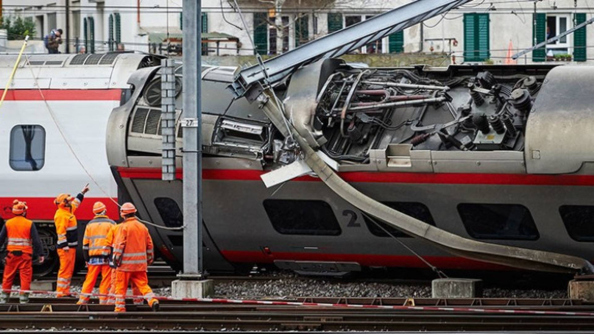 انحراف قطار عن مساره في سويسرا