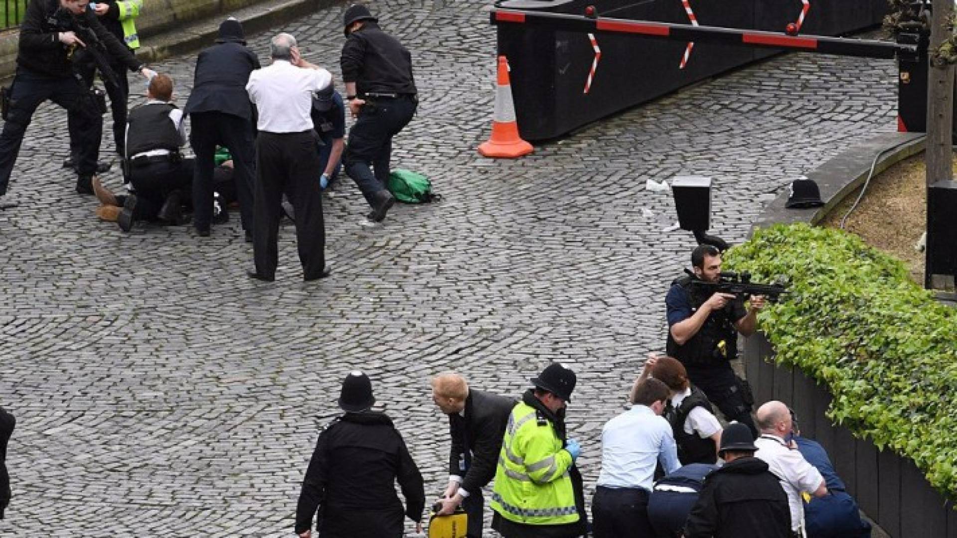 جانب من الحادث الأمني في محيط البرلمان البريطاني