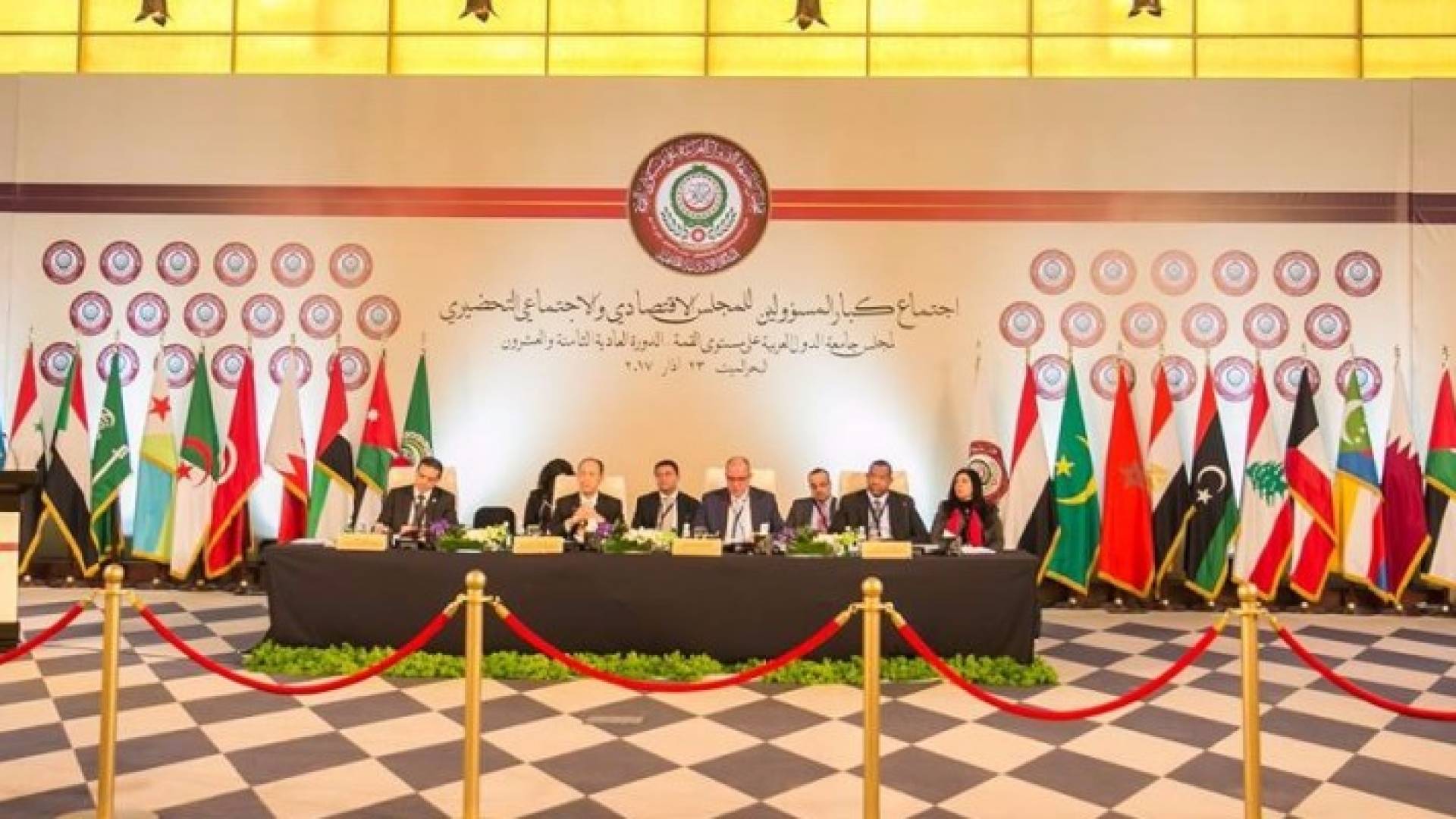 جانب من اجتماع اللجنة الاقتصادية لتحضيرية القمة العربية 