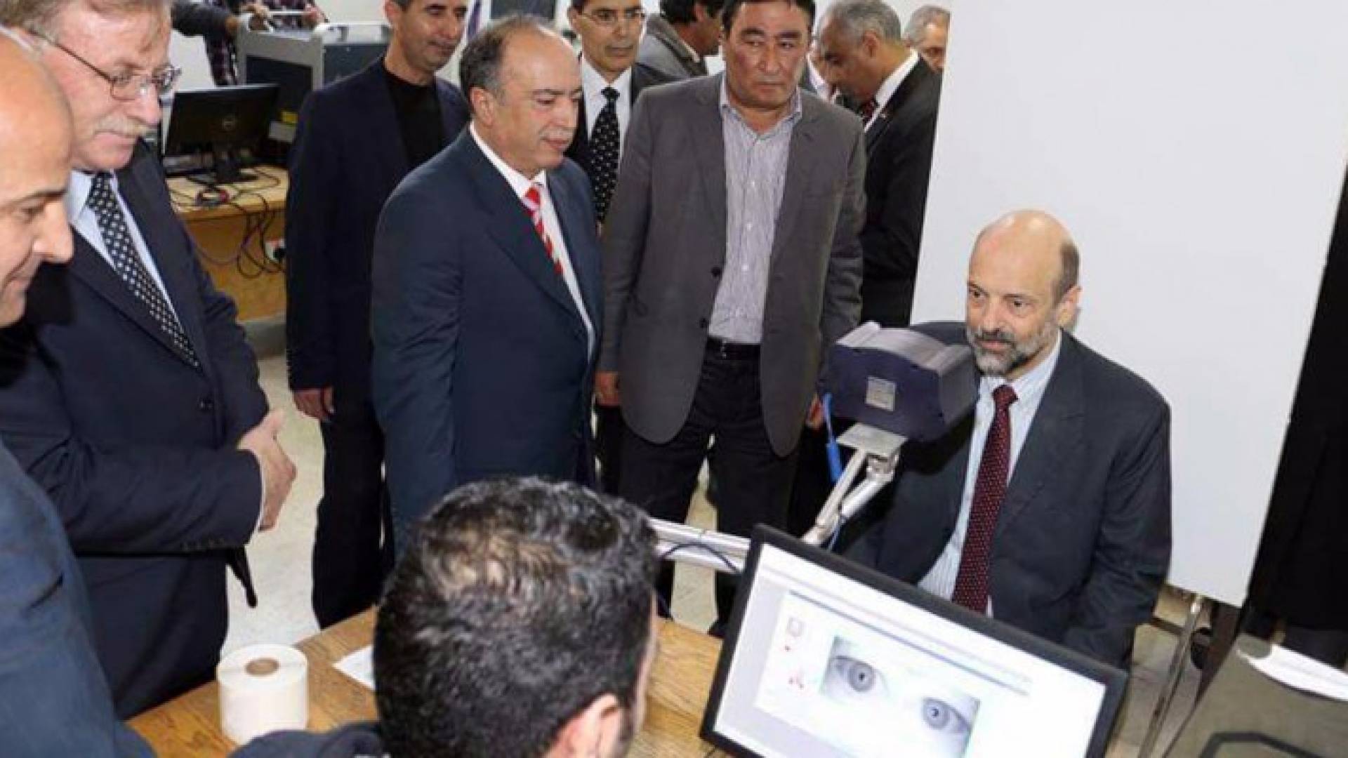 وزير التربية والتعليم عمر الرزاز يصدر بطاقته الذكية 