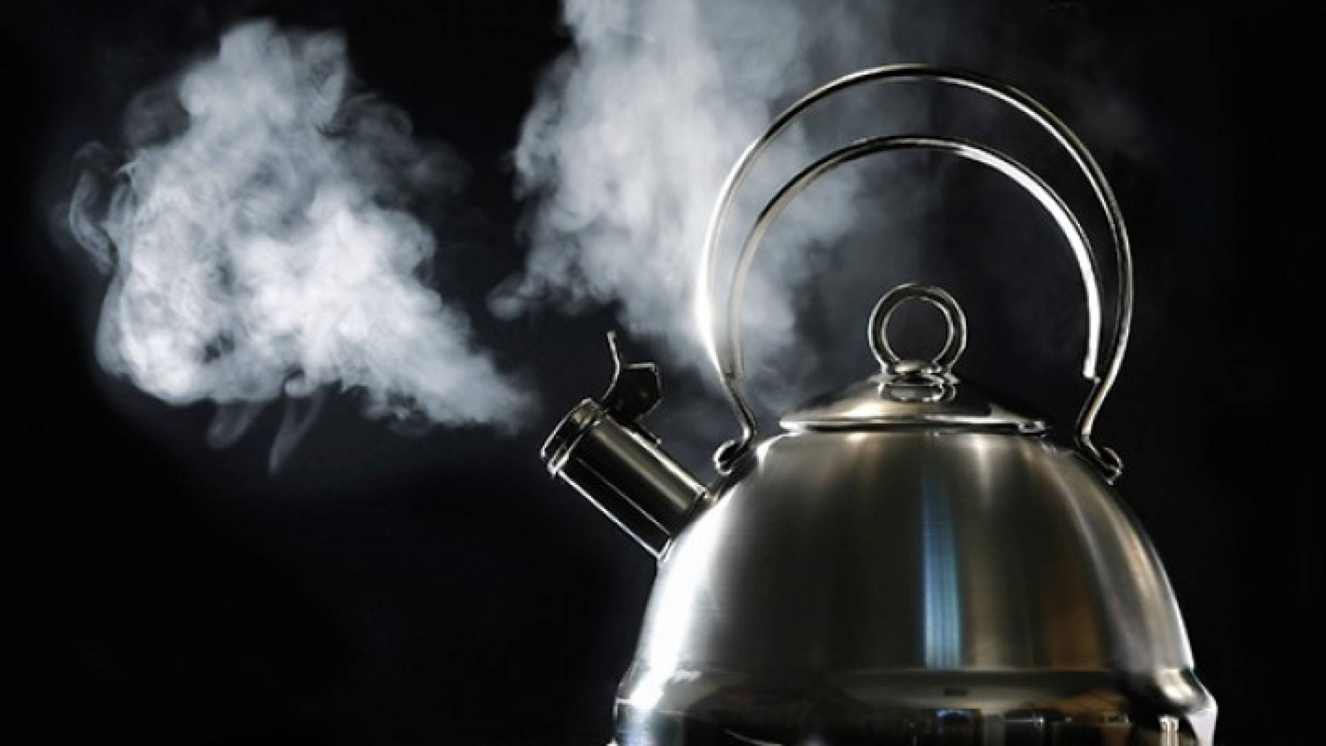 غلي الماء مرتين لتحضير الشاي أو القهوة مضر بالصحة 