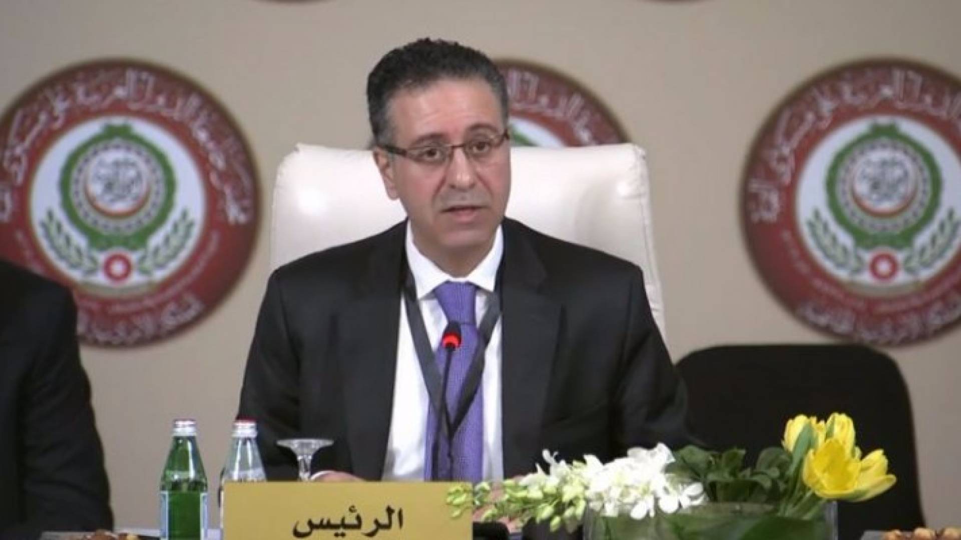 وزير الصناعة والتجاة خلال القاء كلمته بالقمة العربية