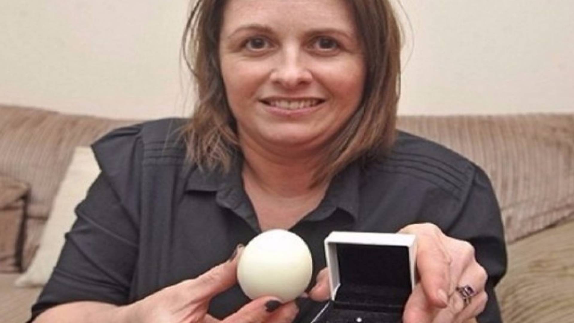 بريطانية تعثر على "ماسة" داخل بيضة