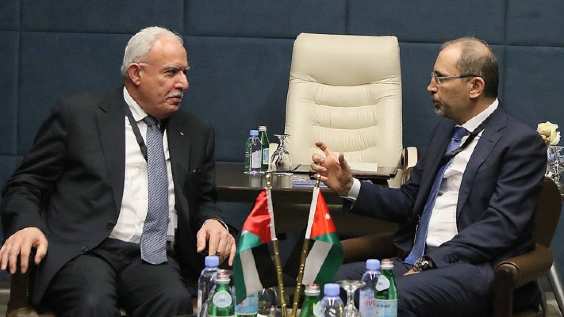 صورة خلال اللقاء