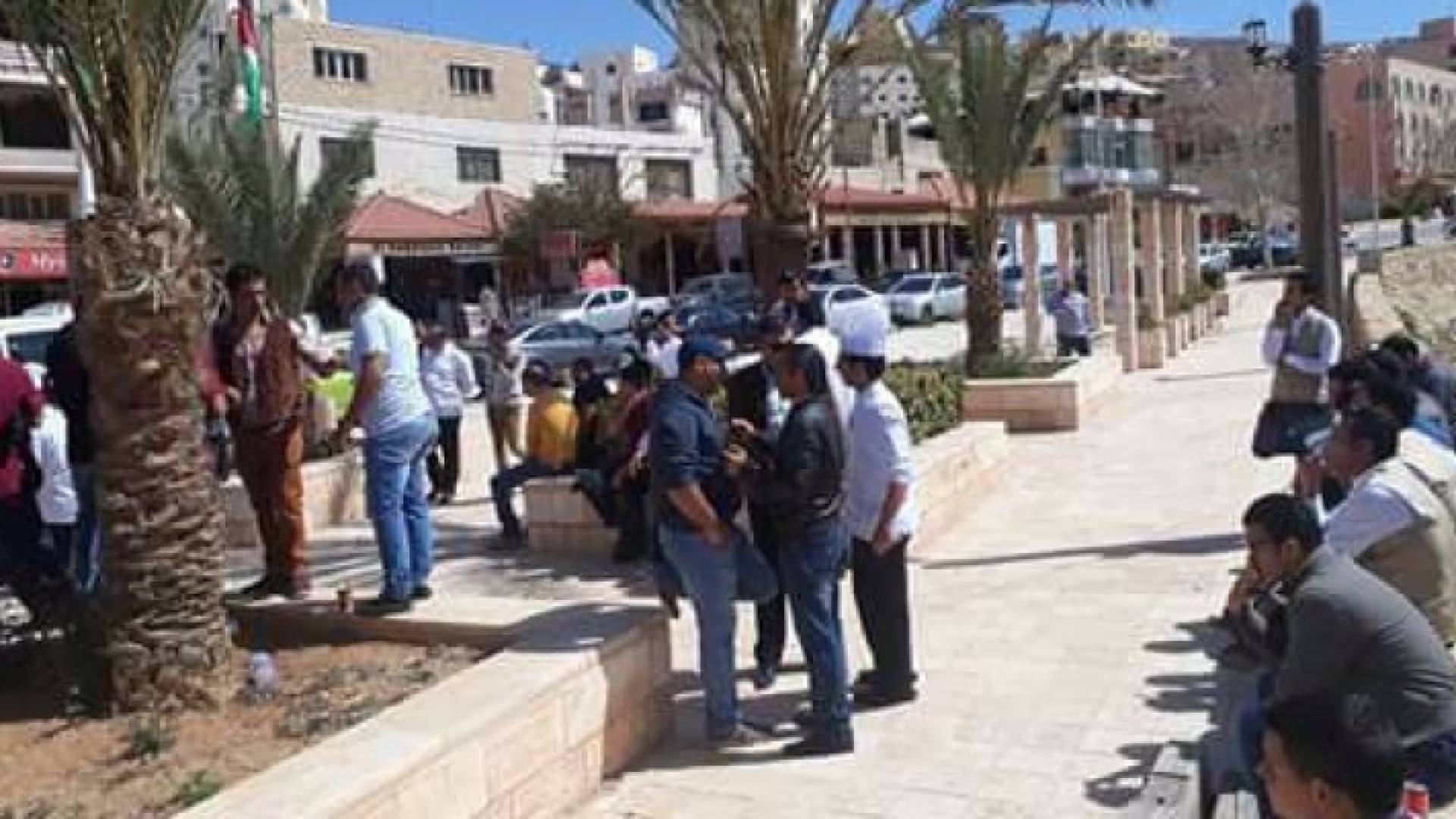 اعتصام لموظفي احد الفنادق بلواء البترا 