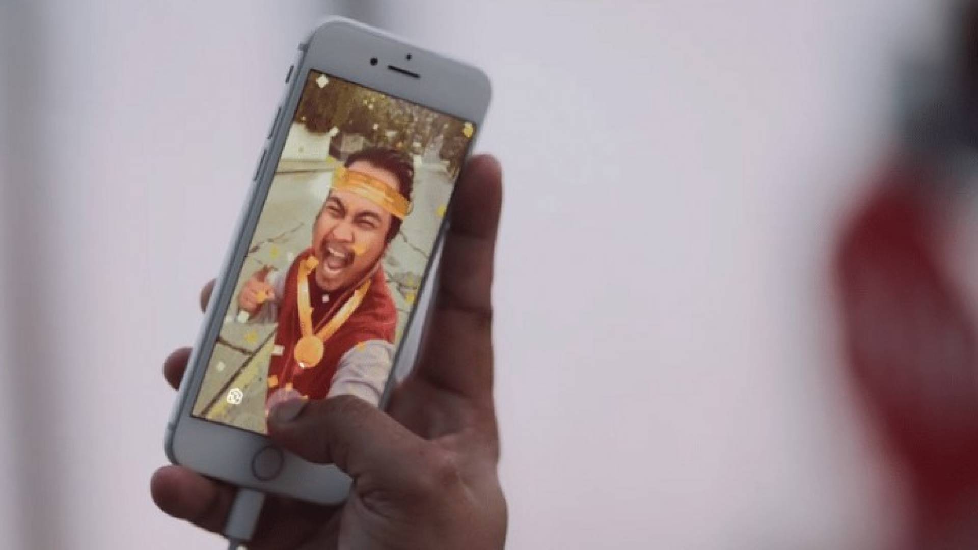 فيس بوك تجلب ميزة “القصص” إلى تطبيقها الرئيسي لعلها تكون الضربة القاضية على سناب شات