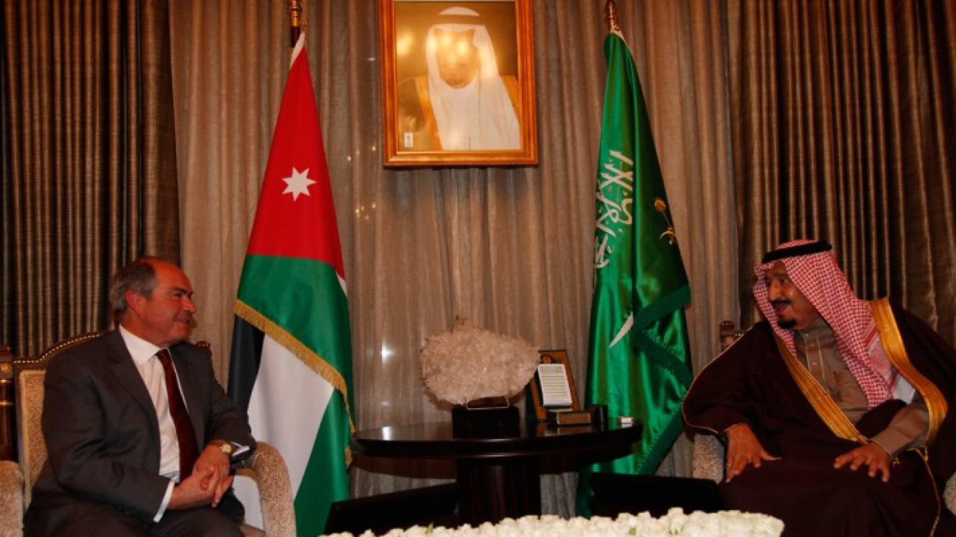 خادم الحرمين الشريفين يستقبل رئيس الوزراء
